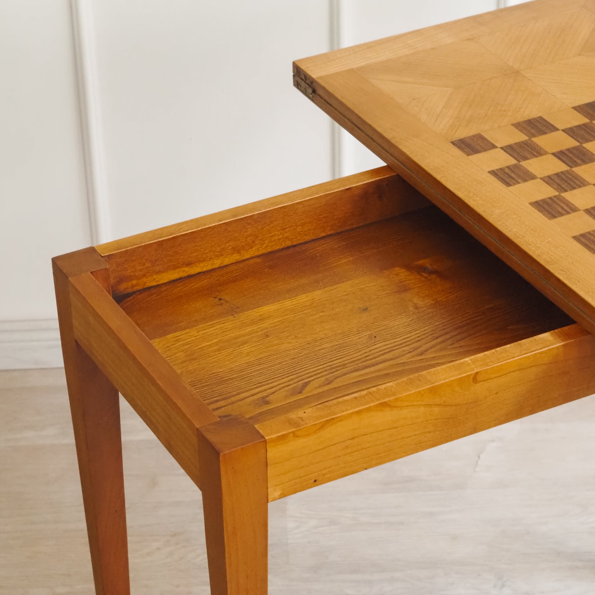 Vintage Spieltisch / Klapptisch mit Schachfeld und Lederauflage - Konsolentisch Antik