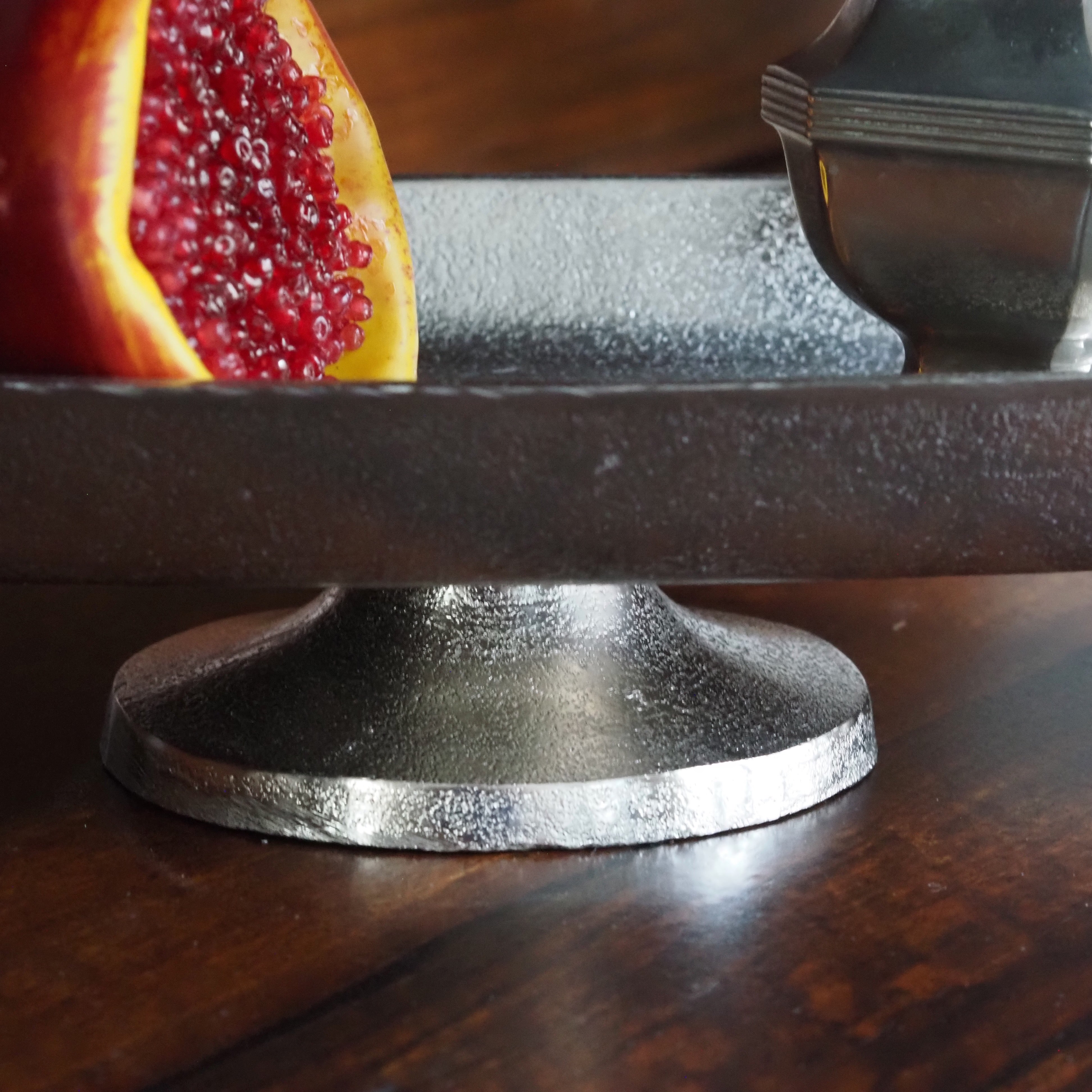 Schale GROS Silber · Ovale Fußschale aus Aluminiumguss, 39 cm