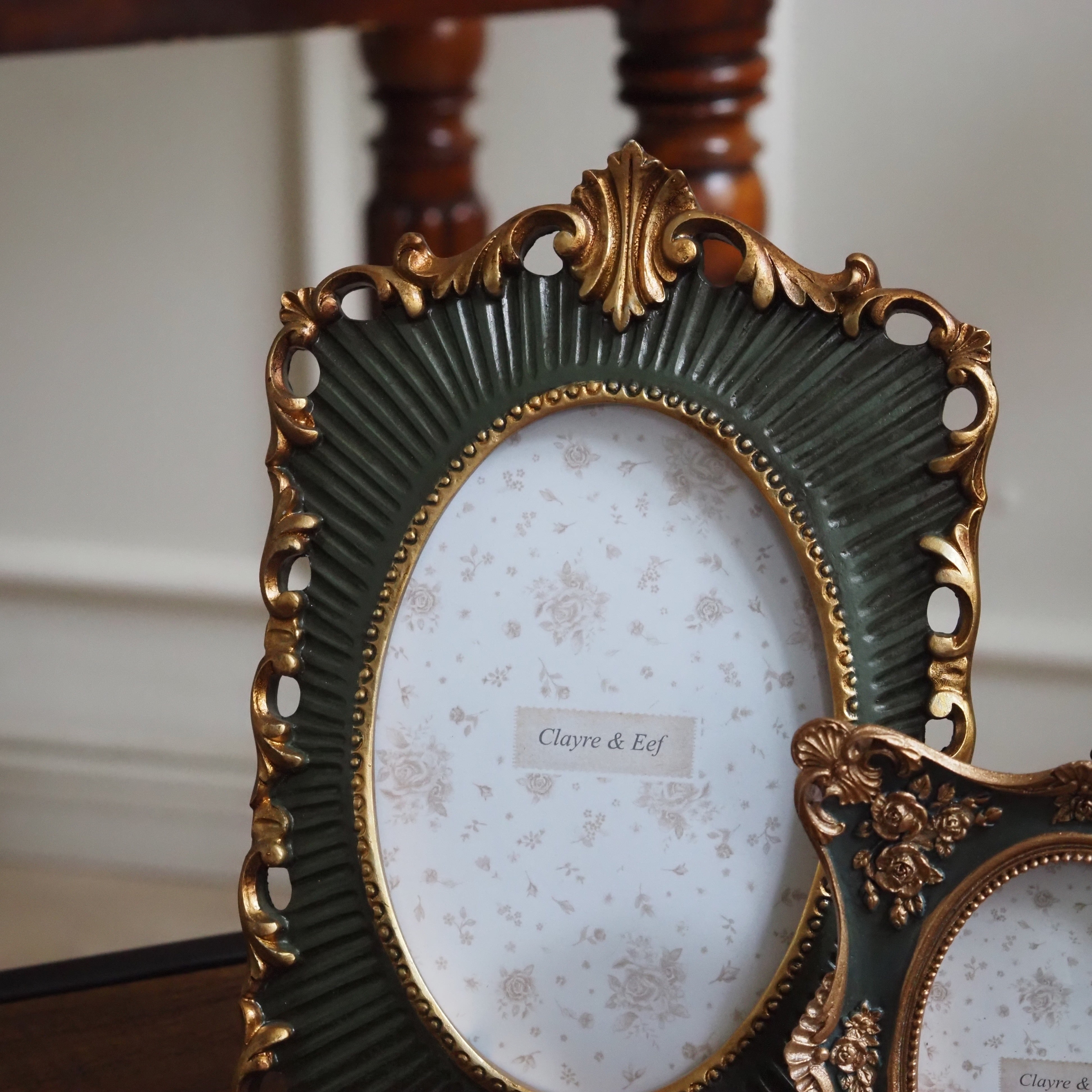 Ornamentierter Bilderrahmen Grün-Gold · historisierende Rahmenform · Varianten S–M