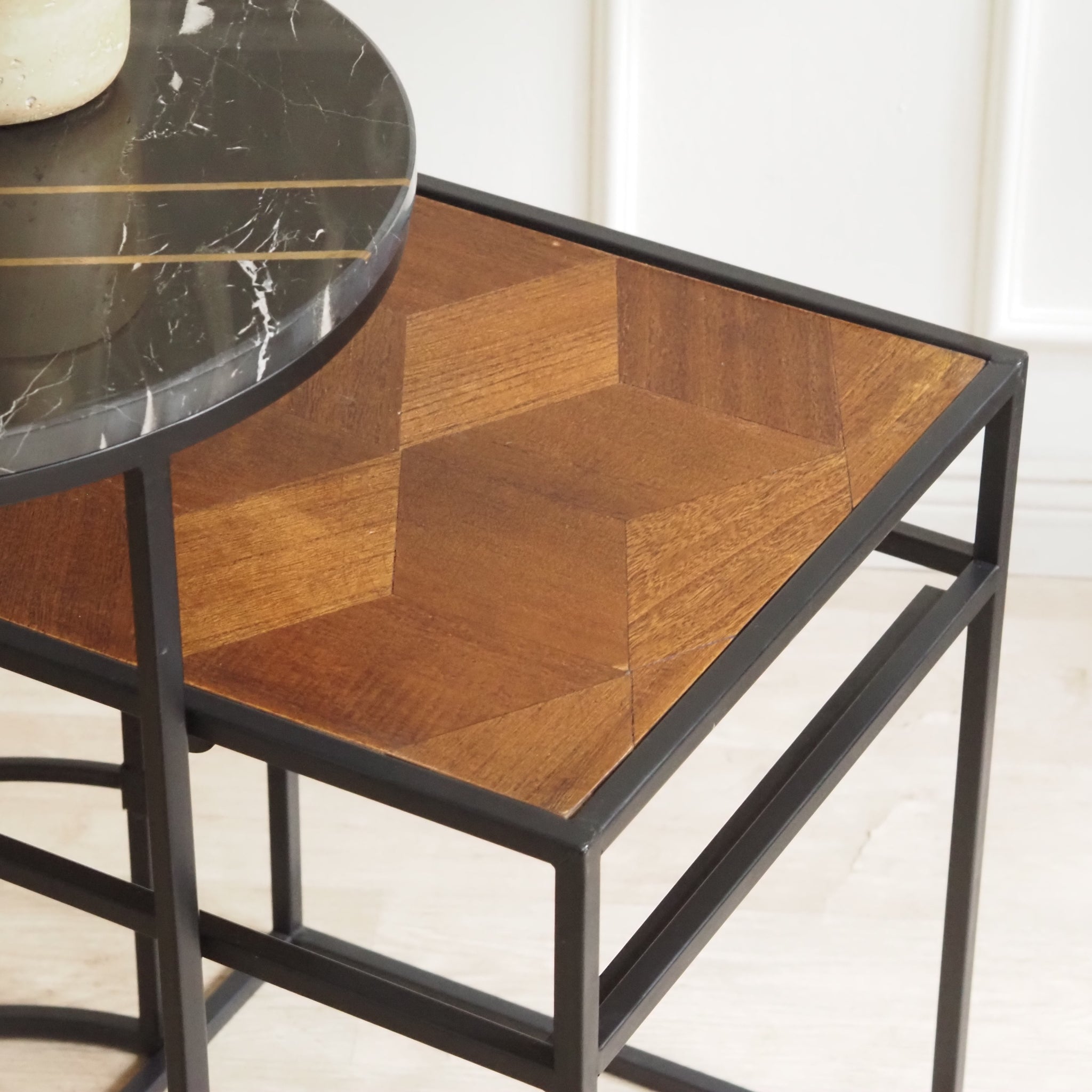 Modernes Beistelltisch Set aus Metall, Marmor und Holz - Sofa-, Couchtische