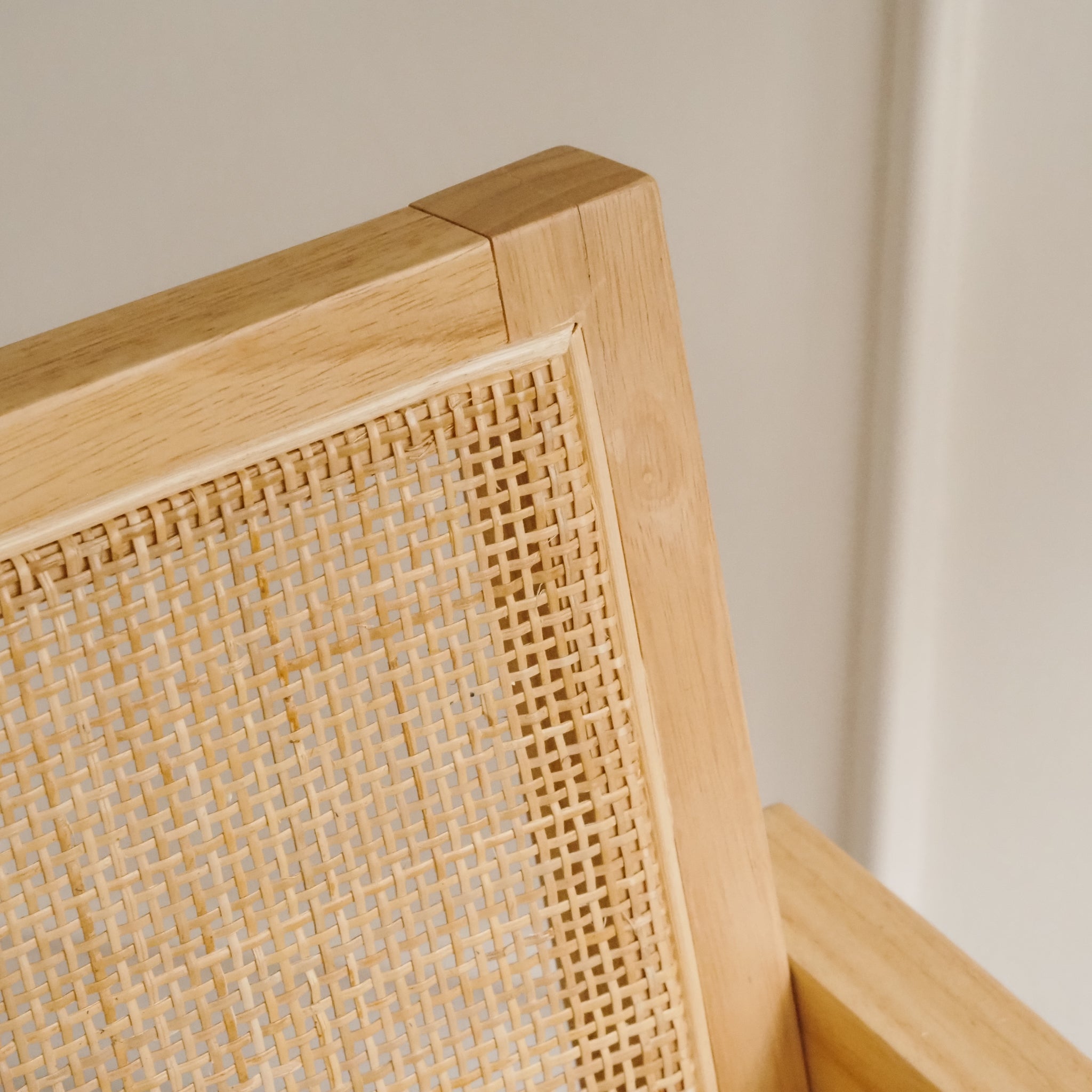 Design Armlehnstuhl mit Geflecht - Esszimmerstuhl Rattan