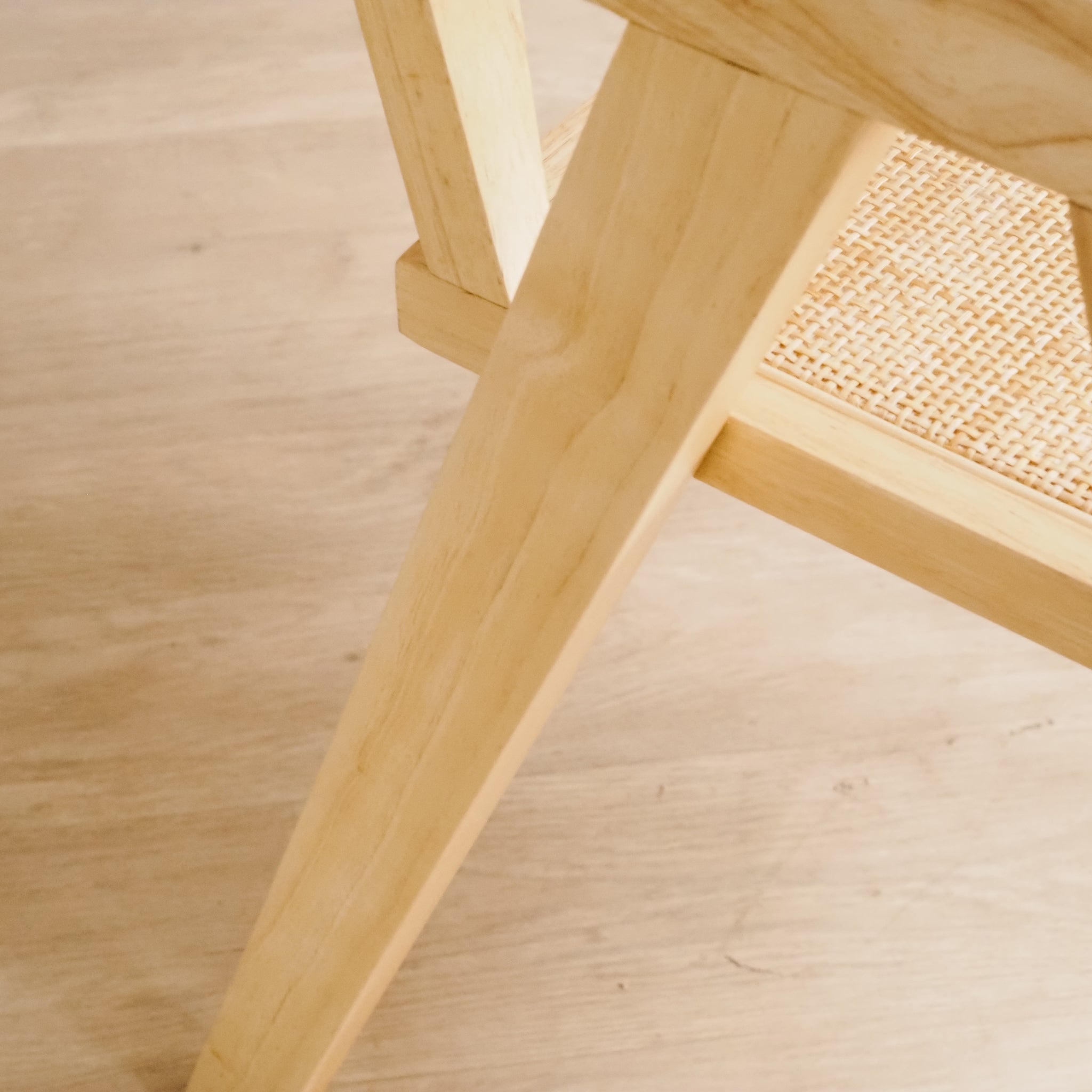 Design Armlehnstuhl mit Geflecht - Esszimmerstuhl Rattan