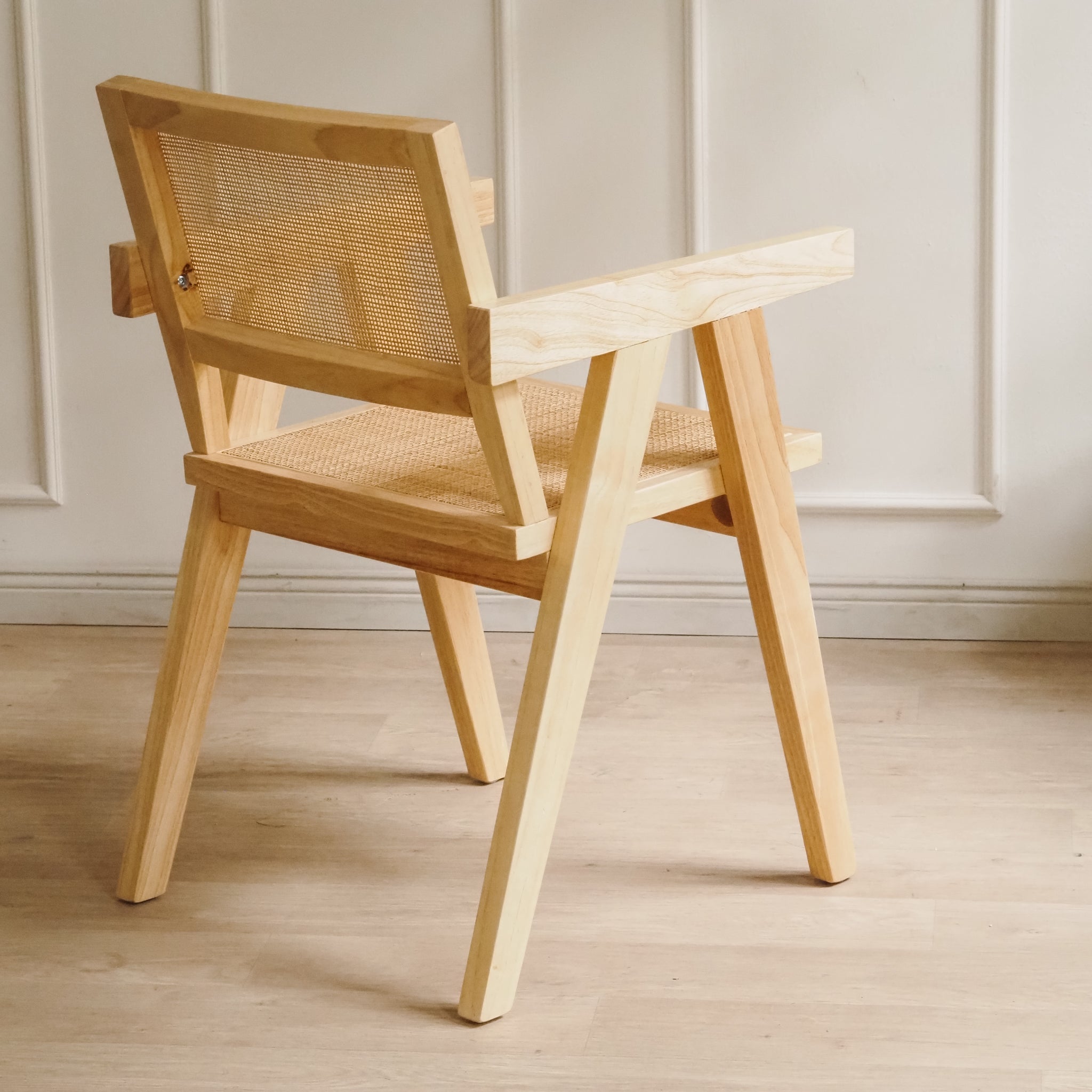 Design Armlehnstuhl mit Geflecht - Esszimmerstuhl Rattan