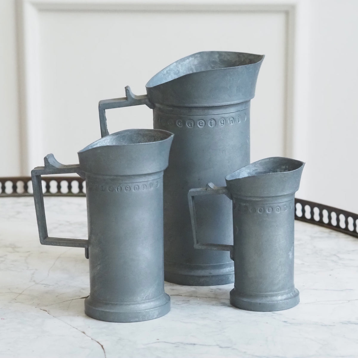 Henkelkrüge 3er-Set · Zinnfarben, traditionelle Landhausform
