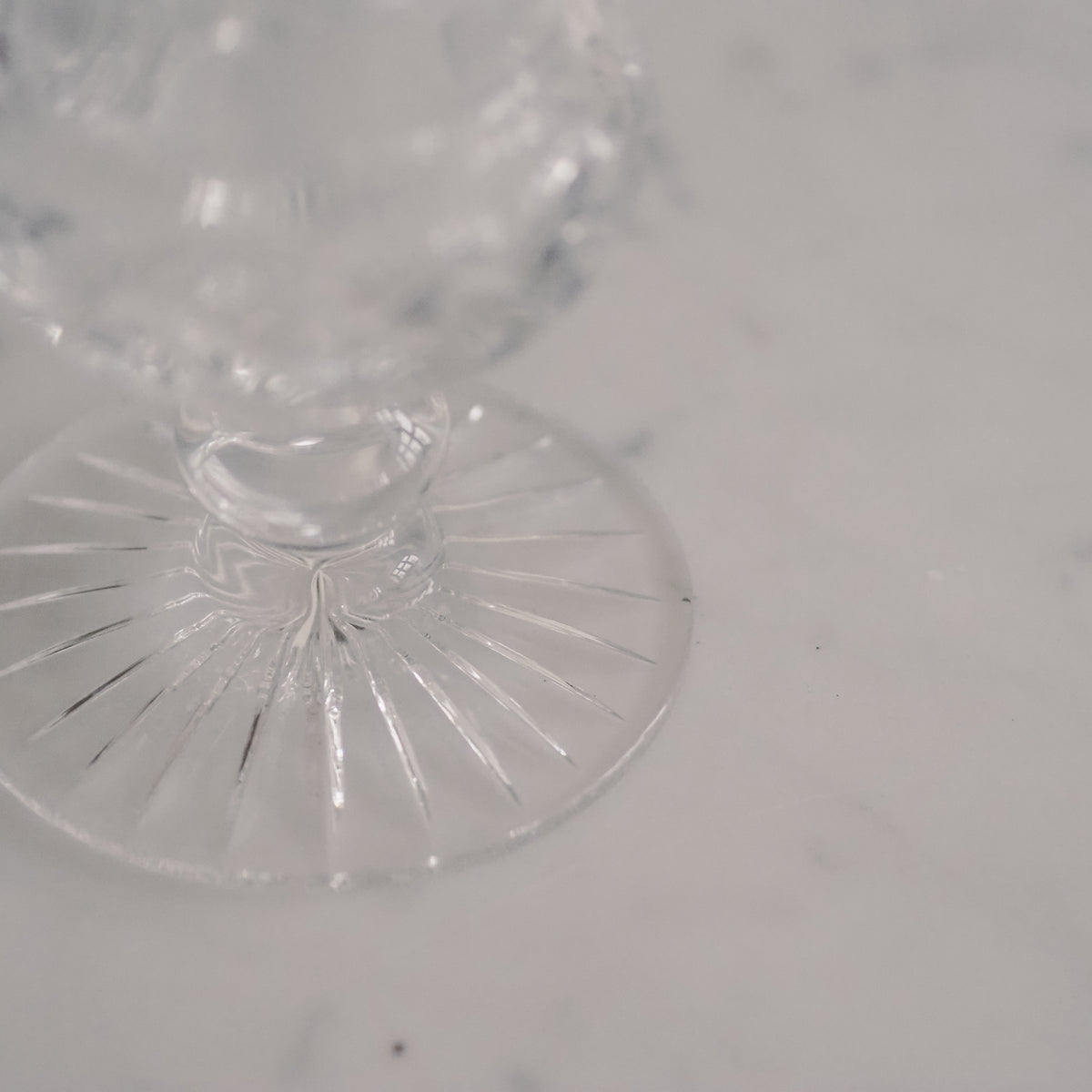 Kristallvase klar Distelform · Rautenschliff, Sternfuß