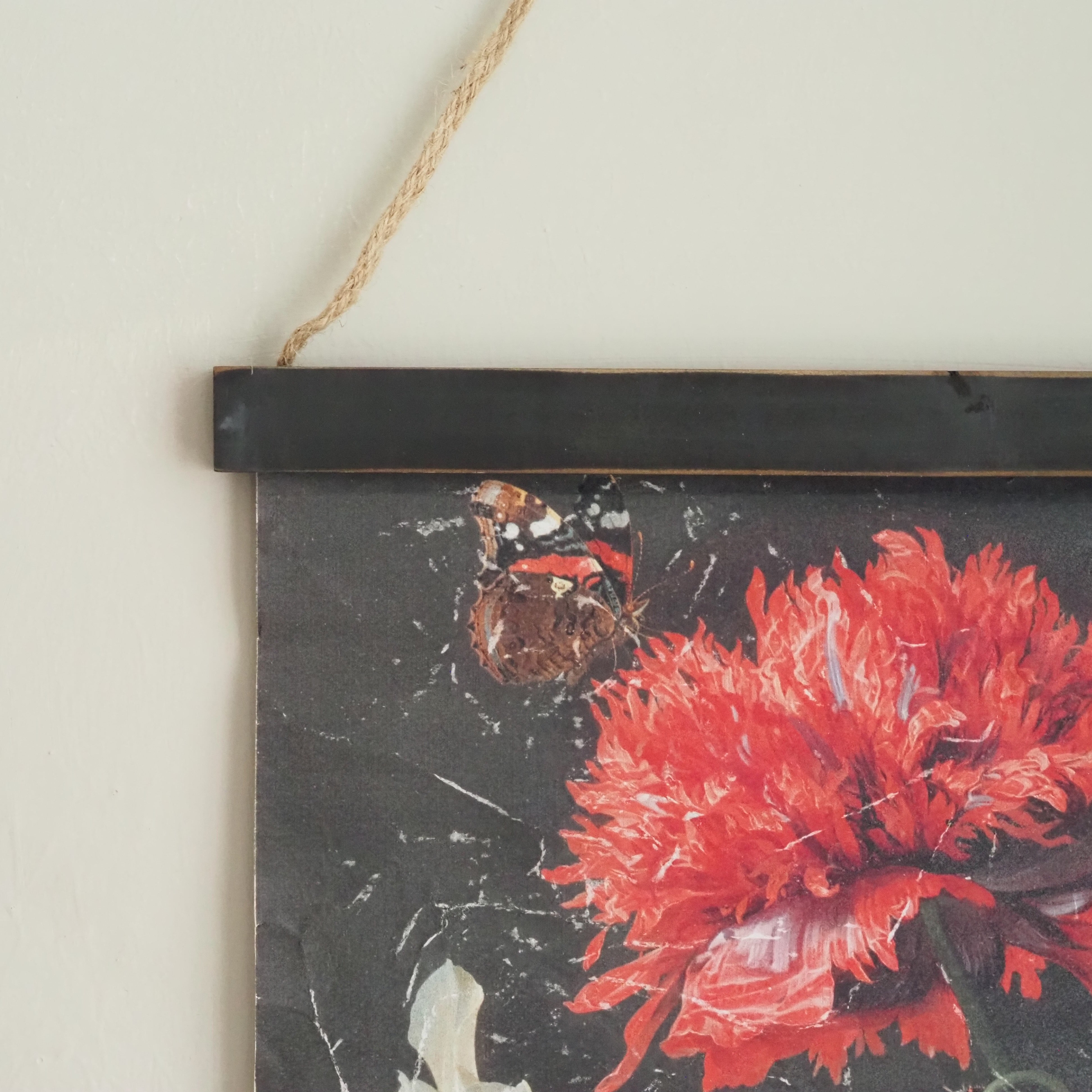Wandbild Blumenstillleben · Barockes Floralmotiv in Craquelé-Optik an Holzleisten