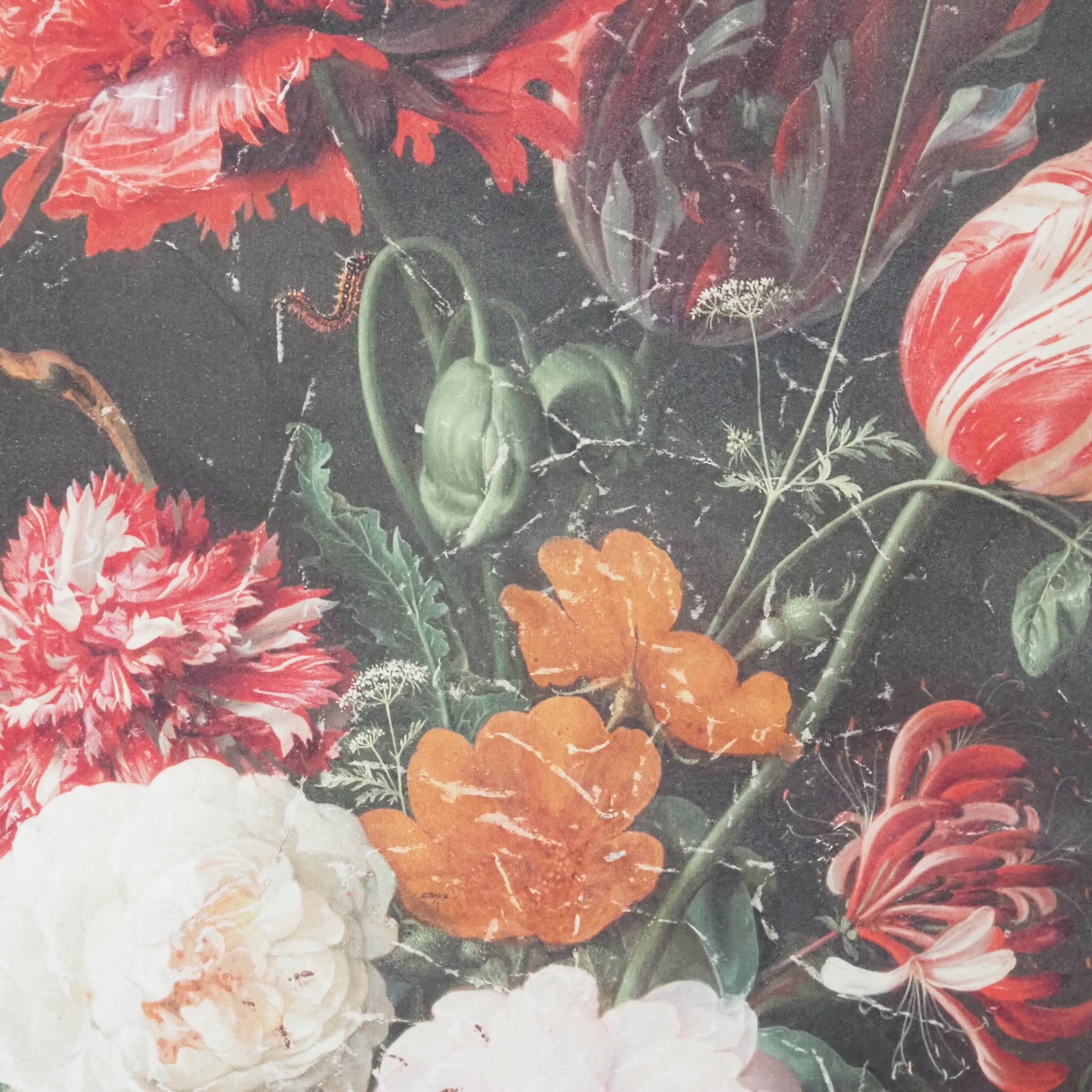 Wandbild Blumenstillleben · Barockes Floralmotiv in Craquelé-Optik an Holzleisten