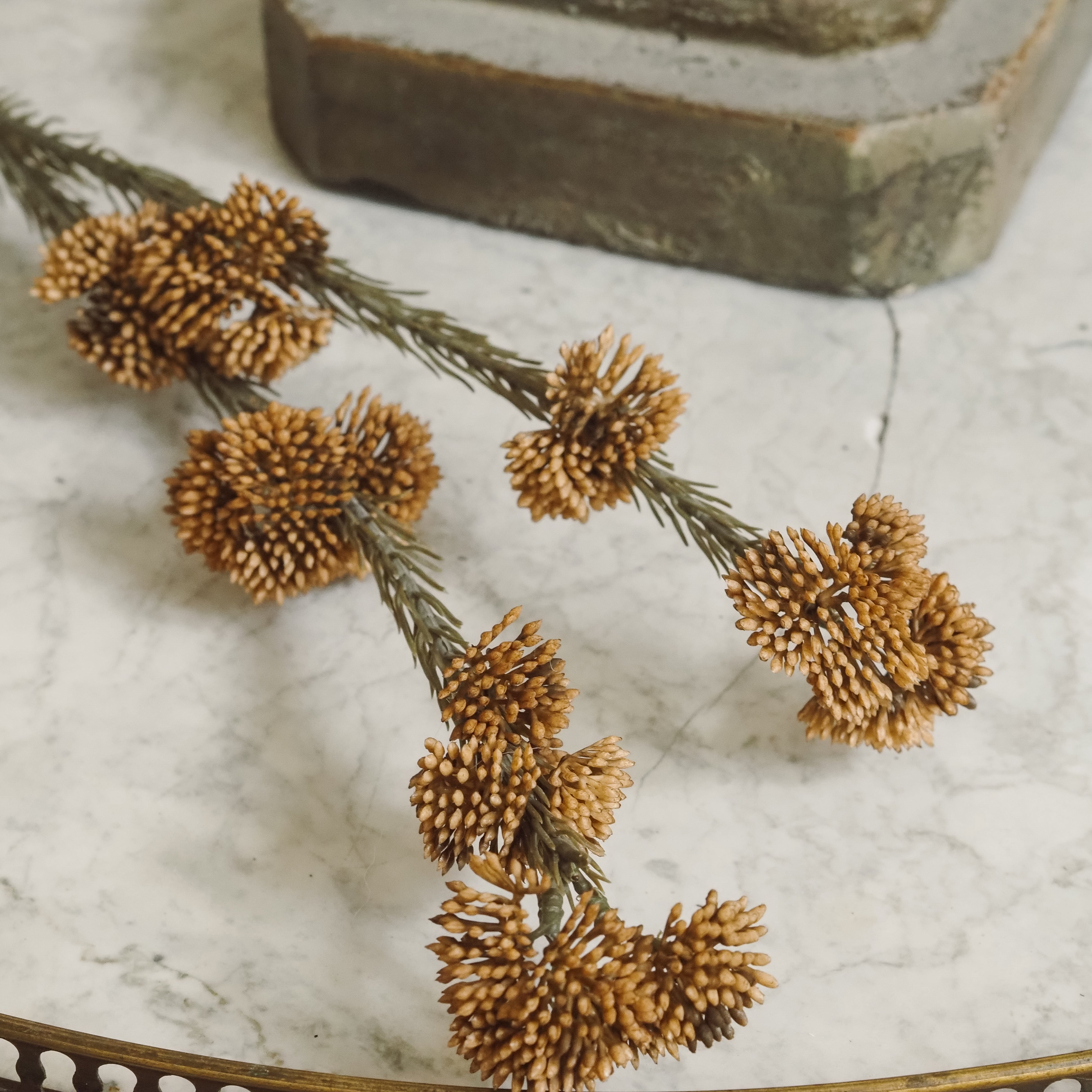 Deko-Zweig Goldbraun · Kugelblüten im Brunia-Stil · 60 cm