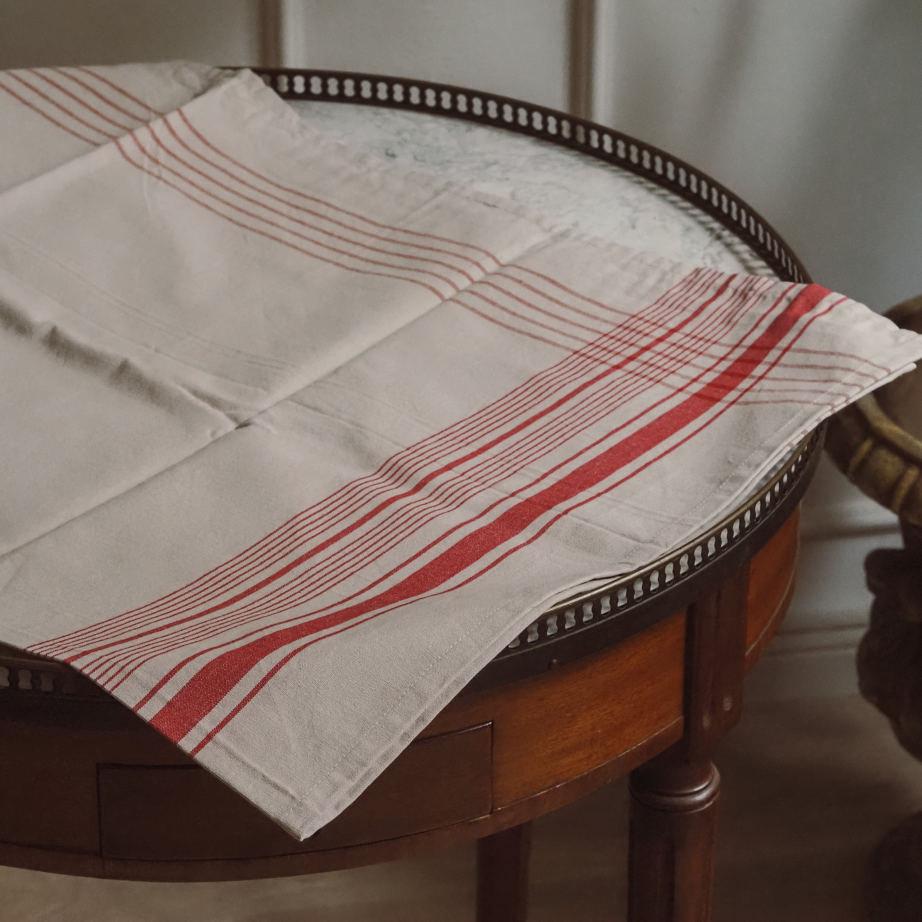 Küchentextil-Set 4-teilig · Baumwolle Naturweiß mit Rotstreifen im französischen Landhausstil