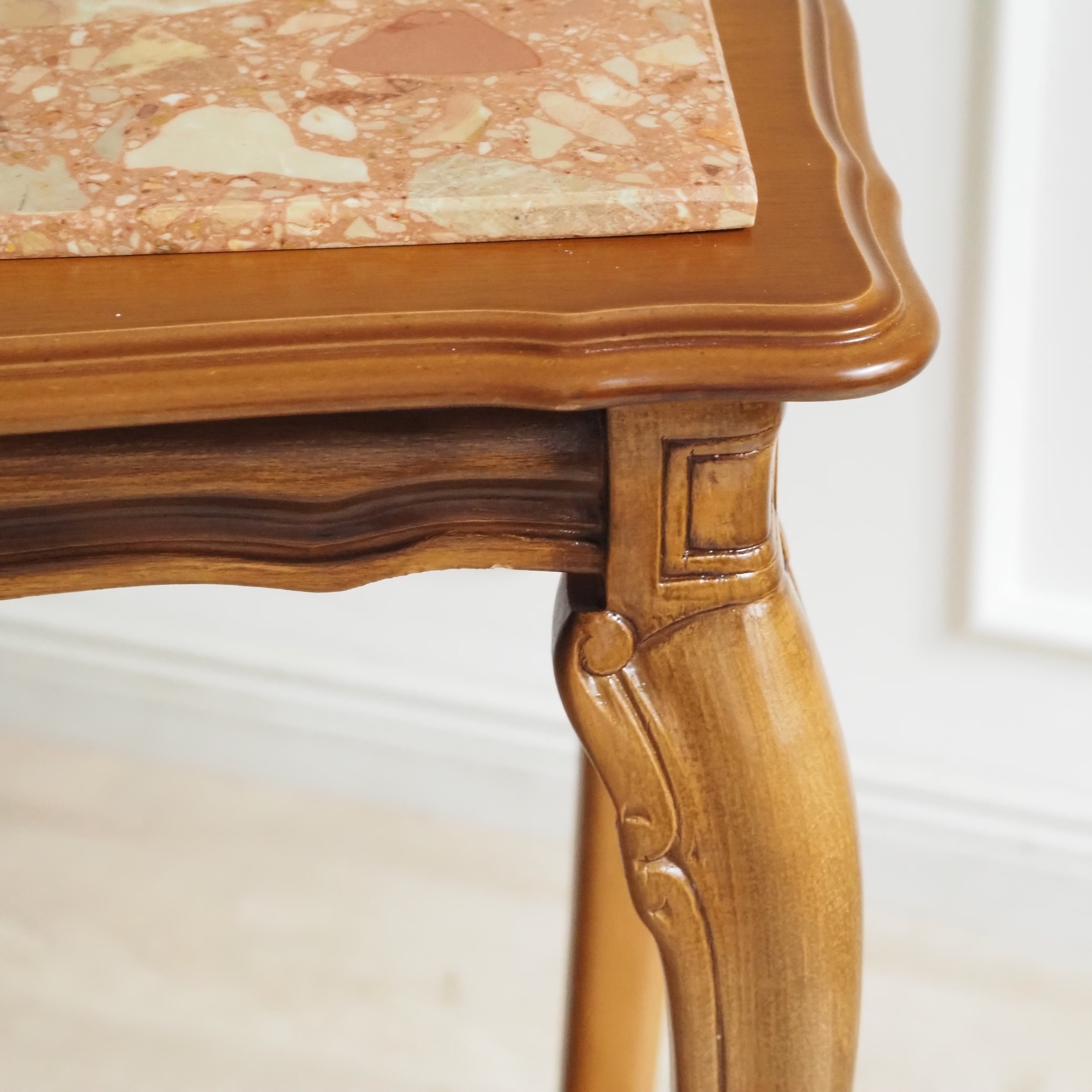 Beistelltisch Louis-XV-Stil Holz mit Marmorplatte und Ablage