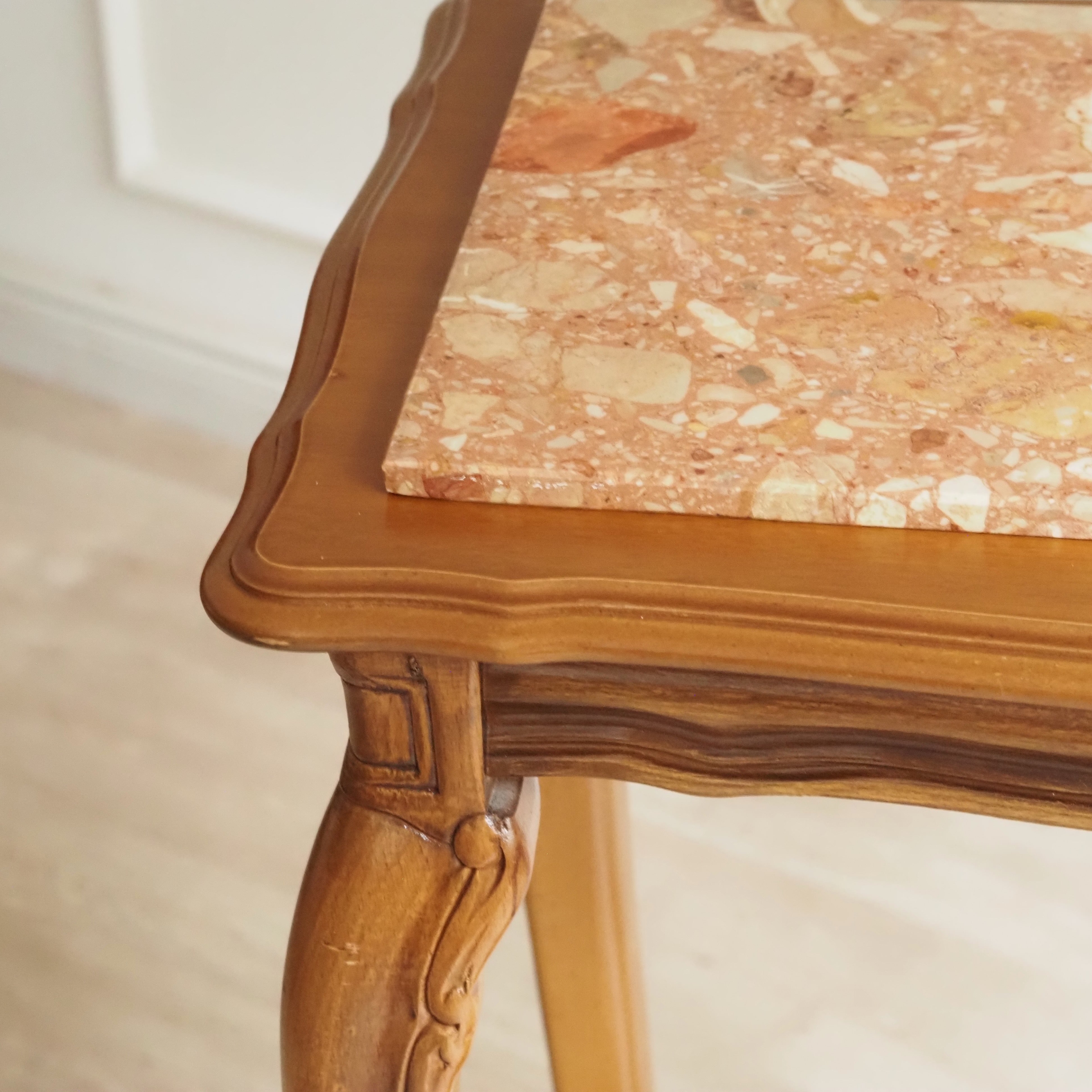 Beistelltisch Louis-XV-Stil Holz mit Marmorplatte und Ablage