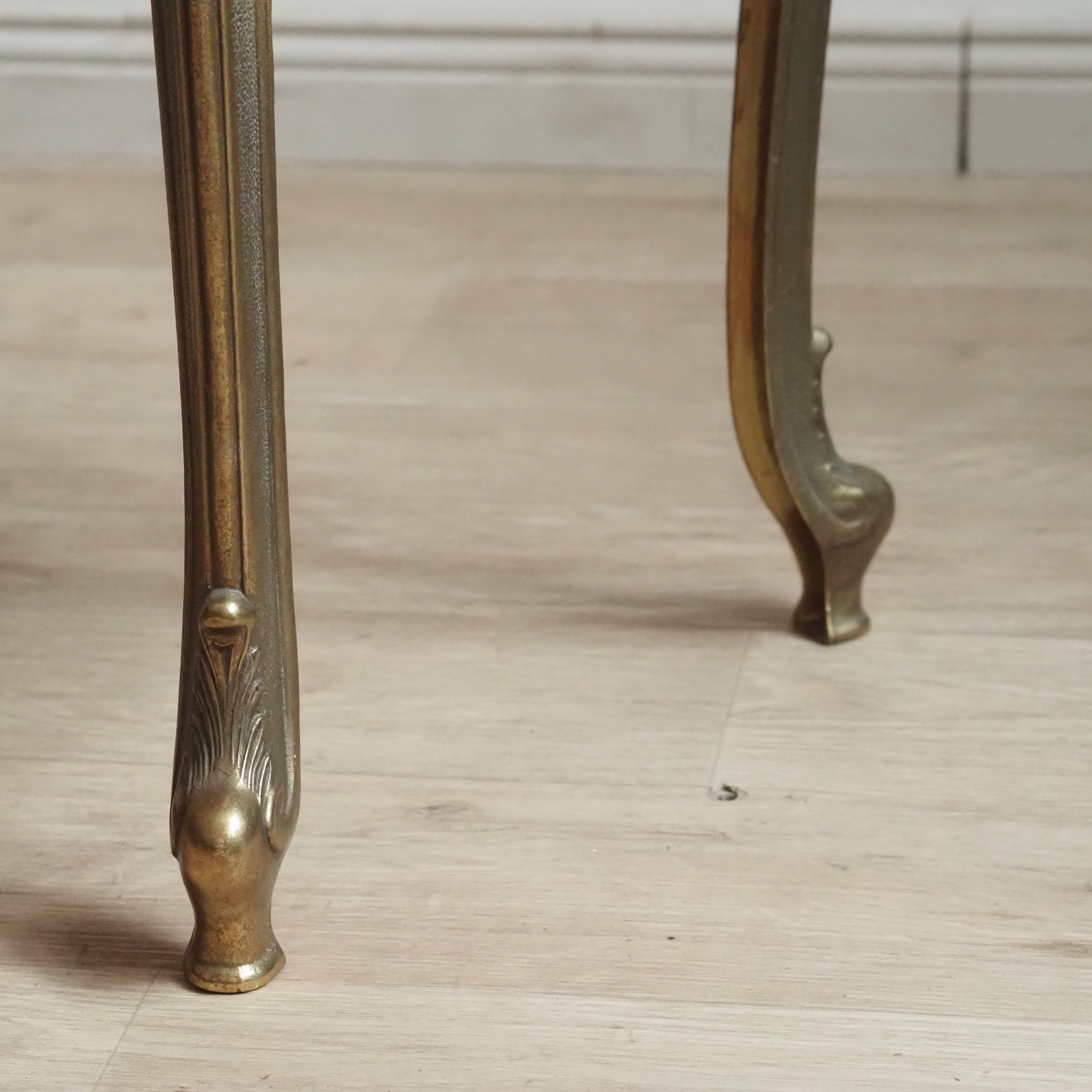 Gueridon Beistelltisch Louis-XV-Stil Messing Marmor