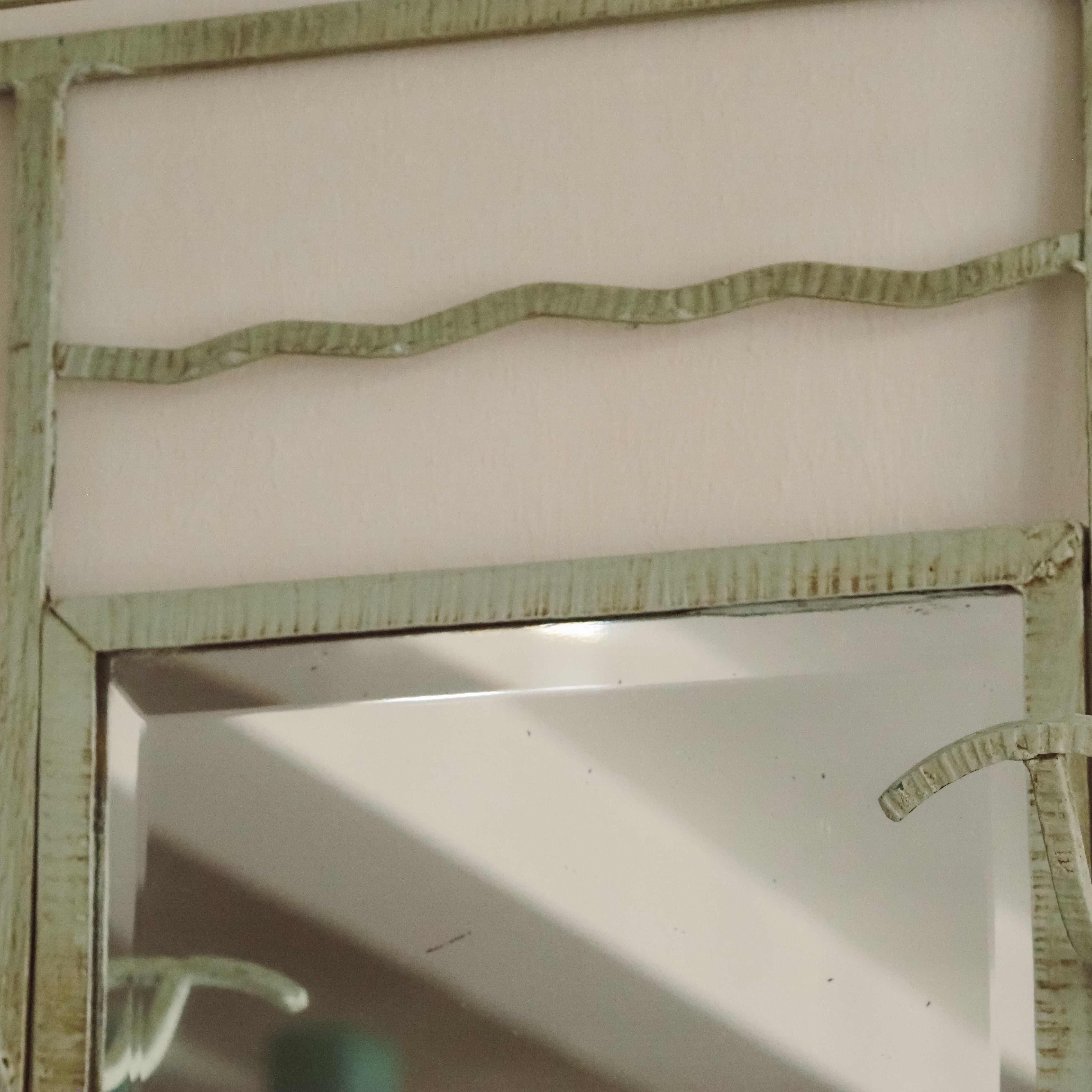 Art-Déco Wandgarderobe mit Spiegel, um 1920