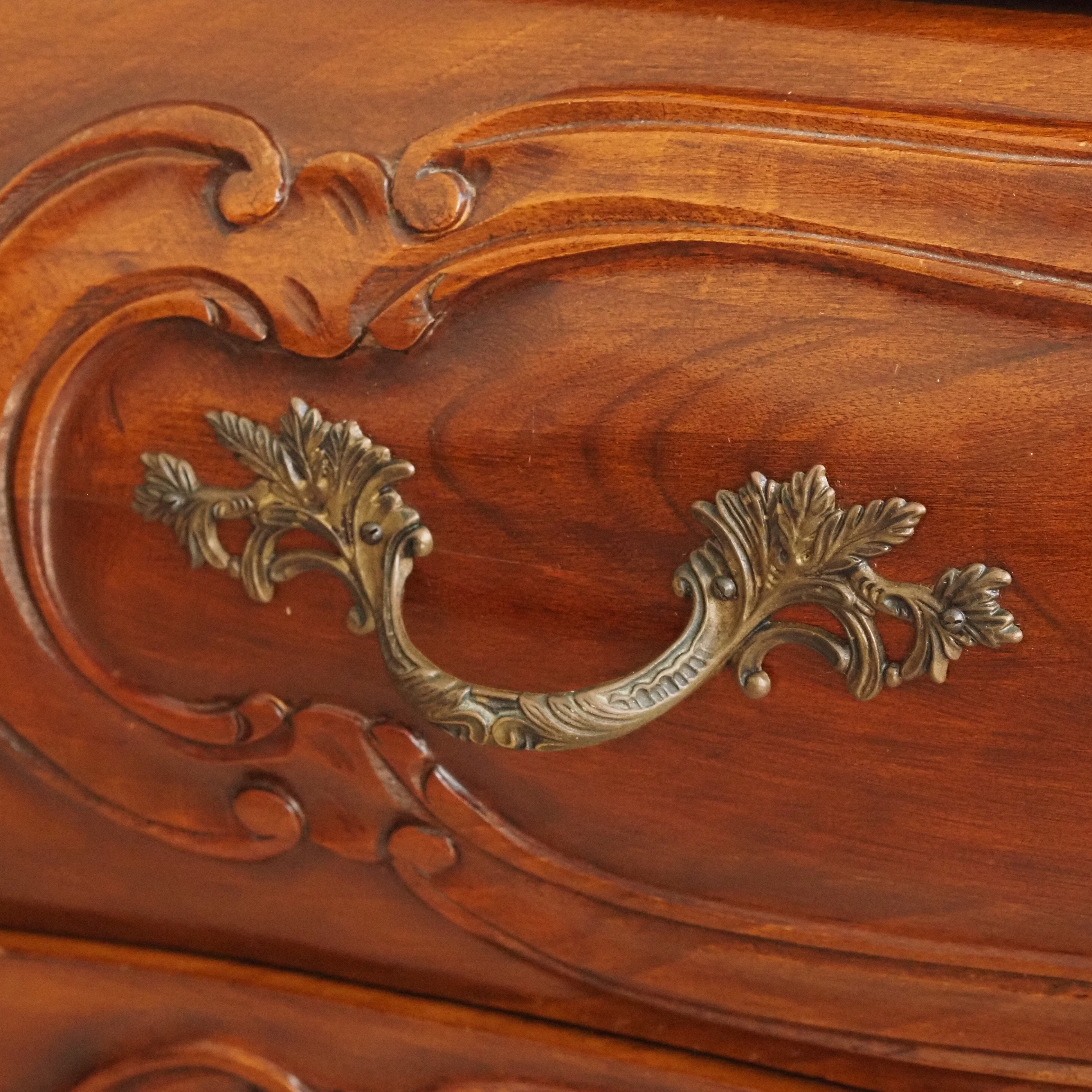 Barock-Kommode Rokoko-Stil, Nussbaum, um 1900