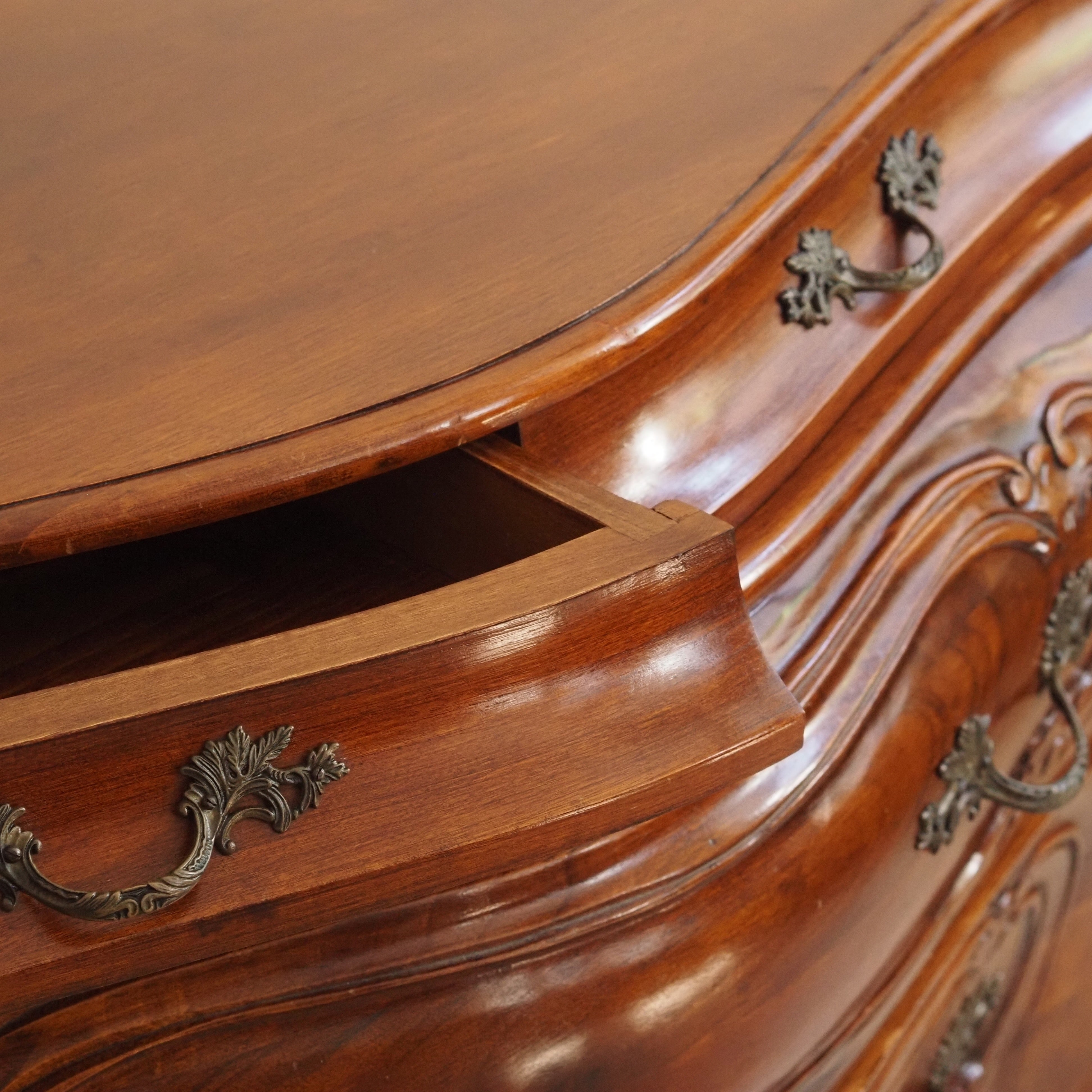 Barock-Kommode Rokoko-Stil, Nussbaum, um 1900