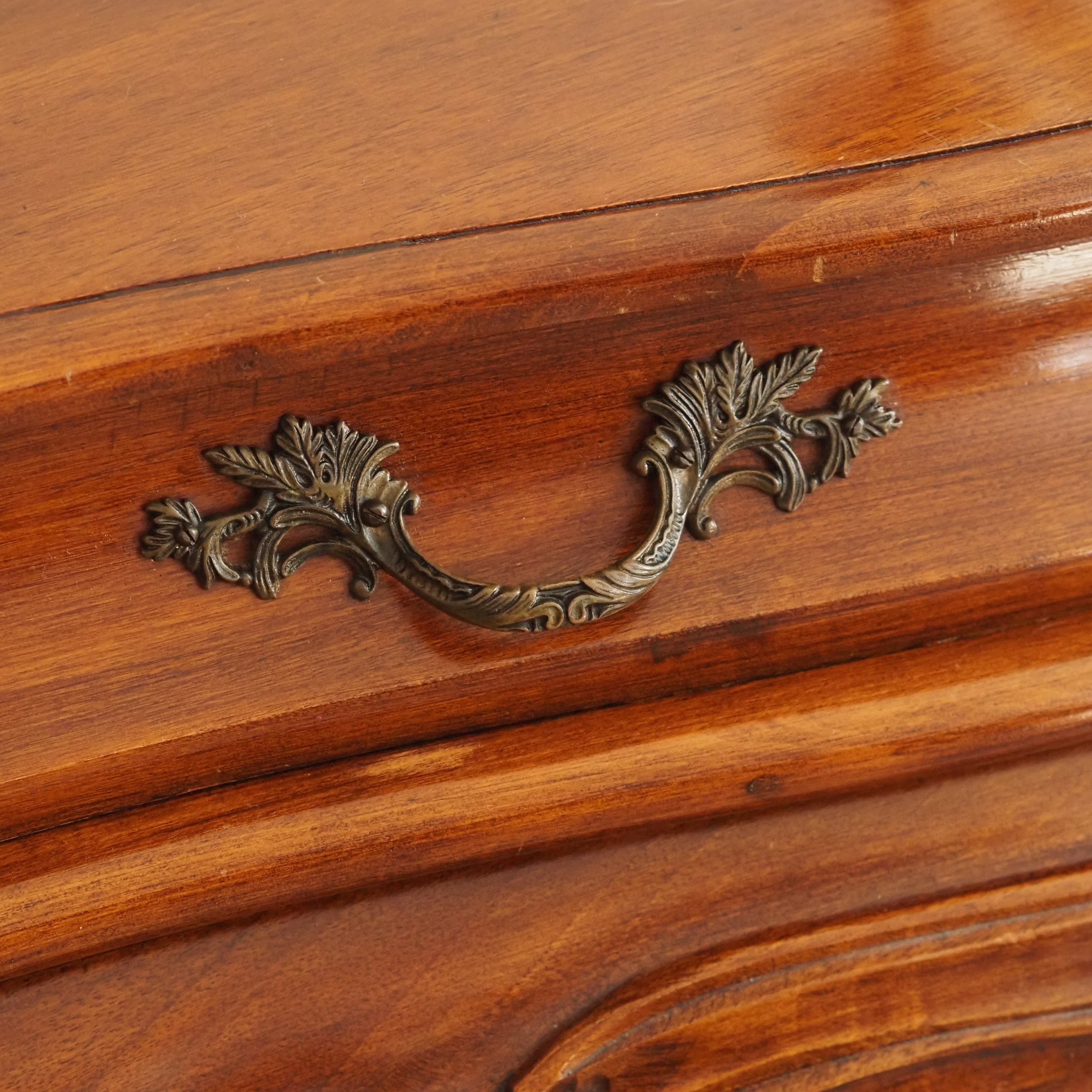 Barock-Kommode Rokoko-Stil, Nussbaum, um 1900