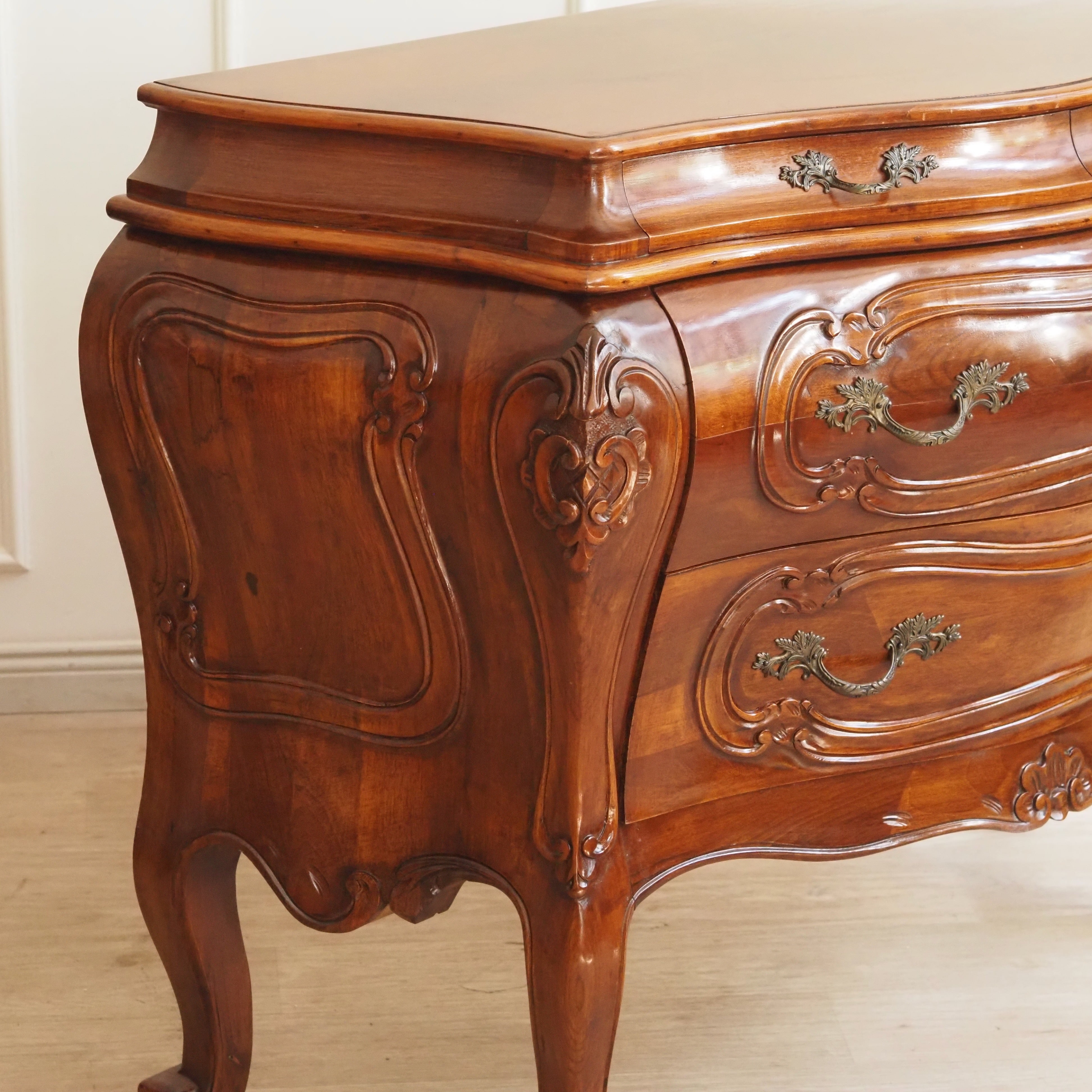 Barock-Kommode Rokoko-Stil, Nussbaum, um 1900