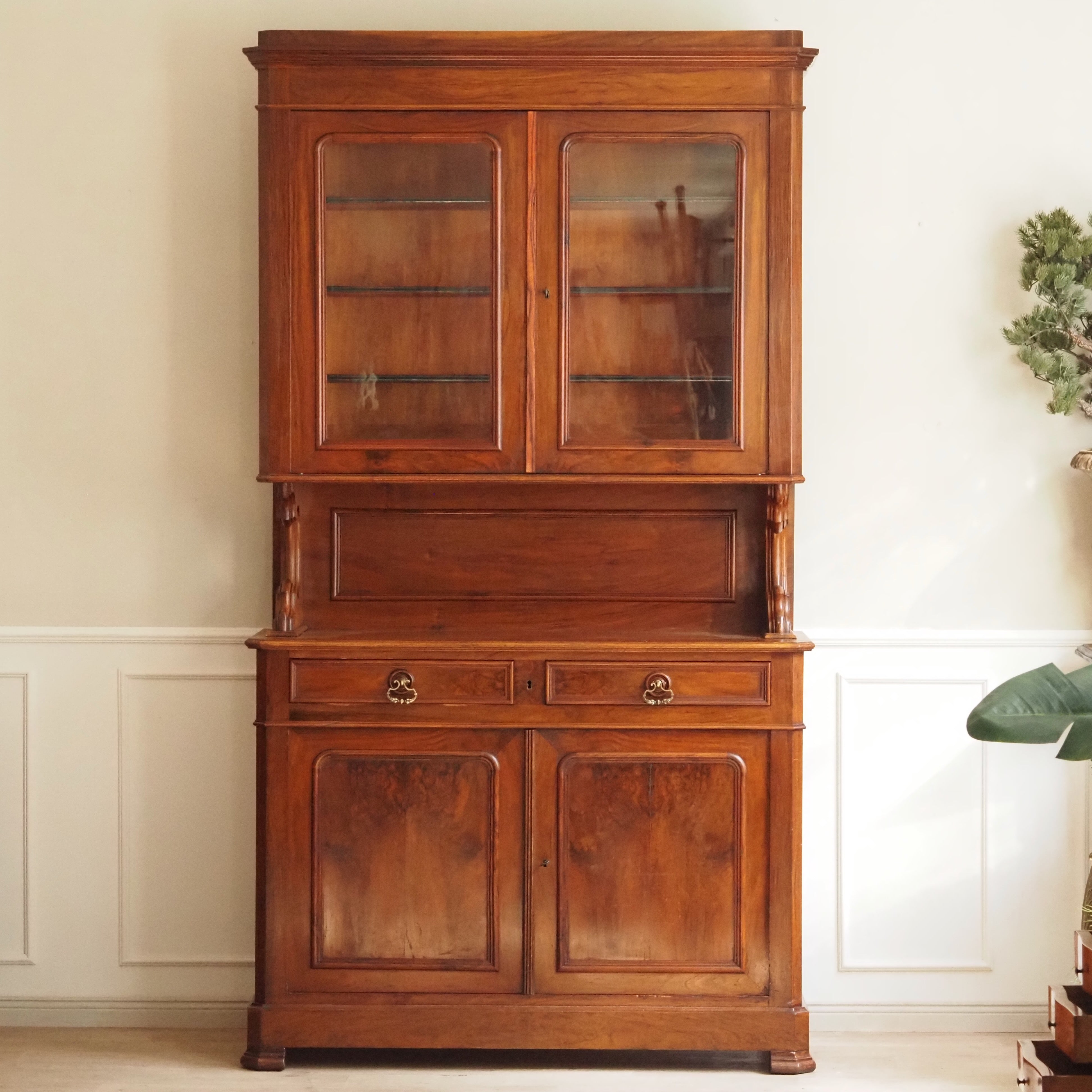 Antikes Buffet Historismus Nussbaum um 1880