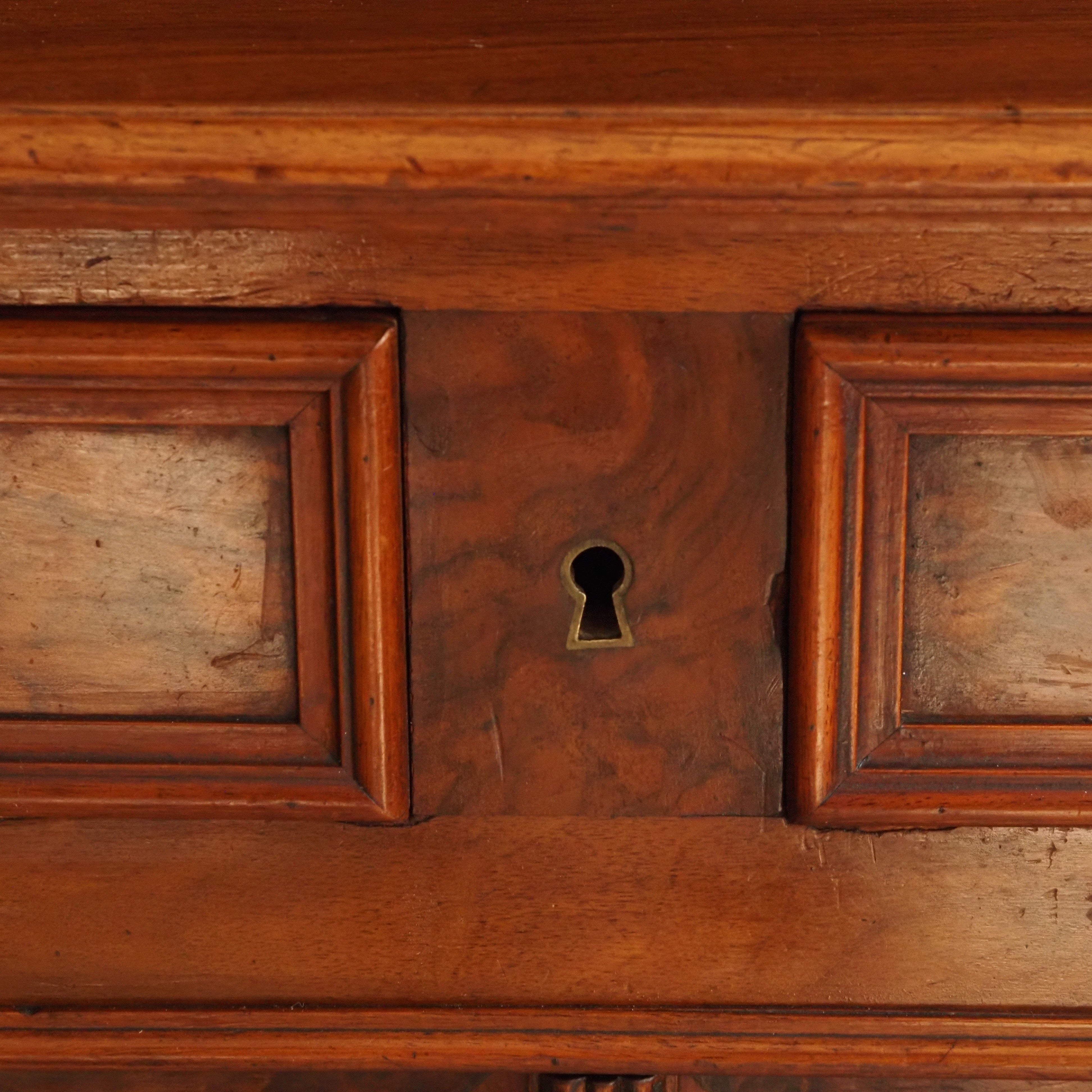 Antikes Buffet Historismus Nussbaum um 1880