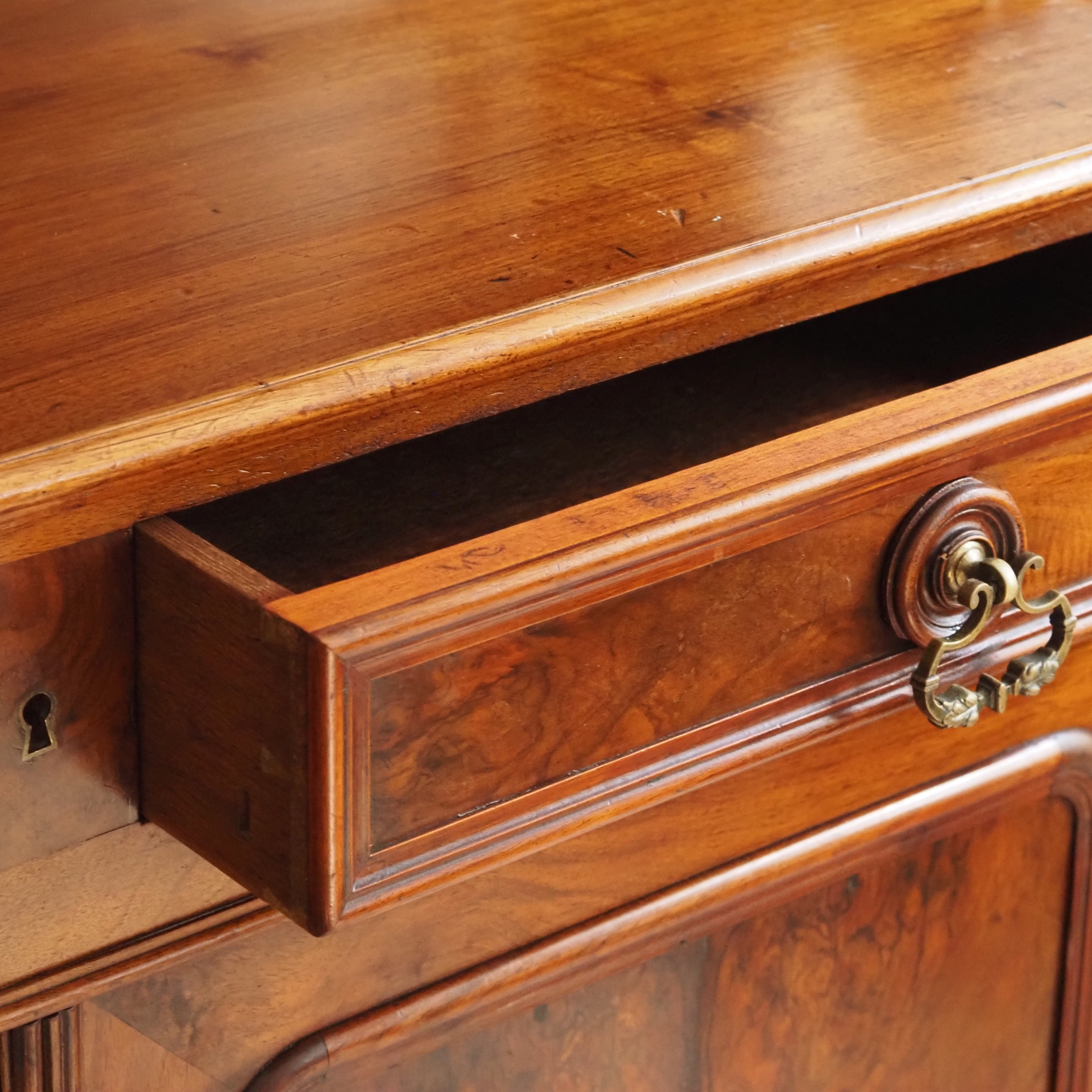 Antikes Buffet Historismus Nussbaum um 1880