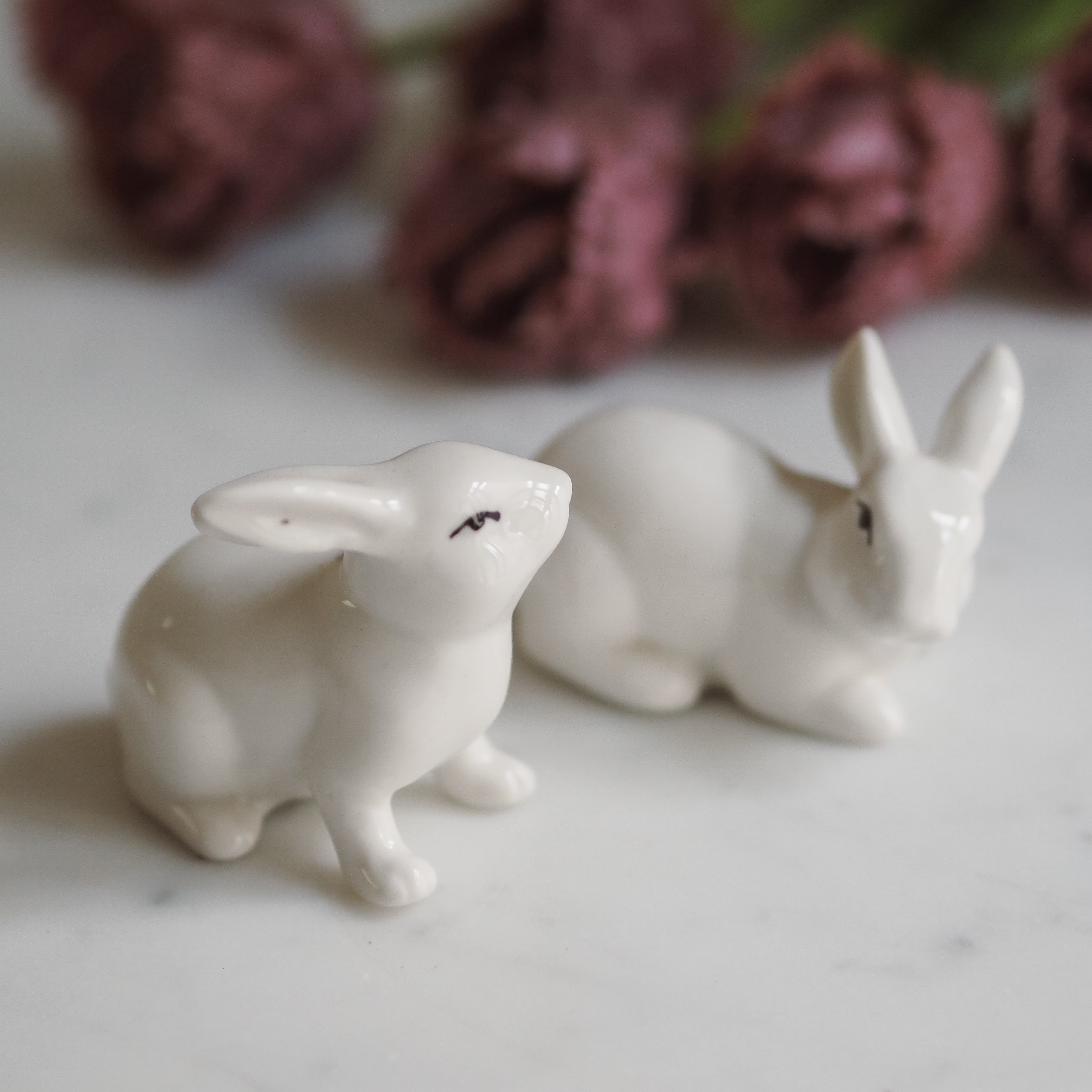 Porzellan Hasen Set – weiße Dekofiguren im Vintage-Stil