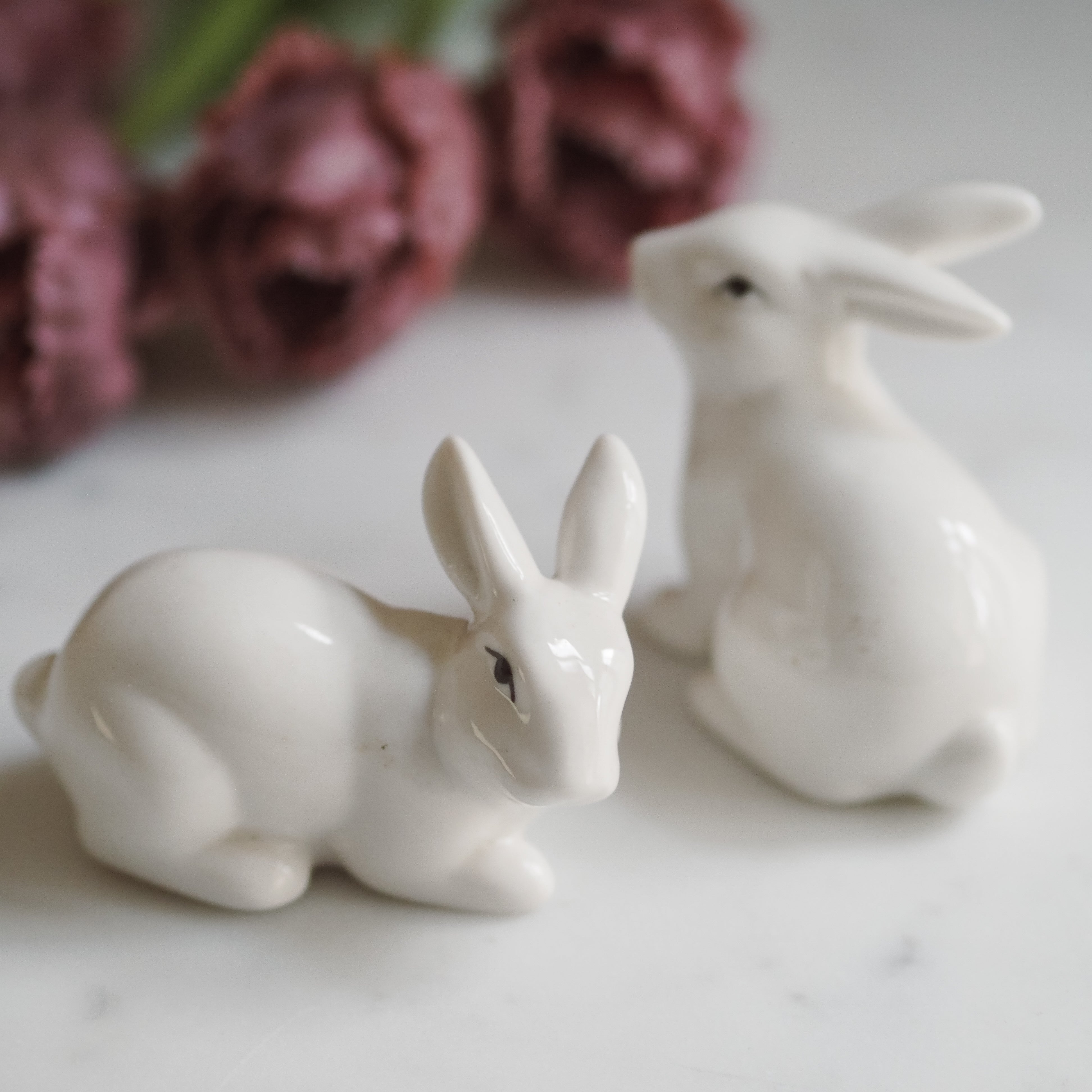 Porzellan Hasen Set – weiße Dekofiguren im Vintage-Stil