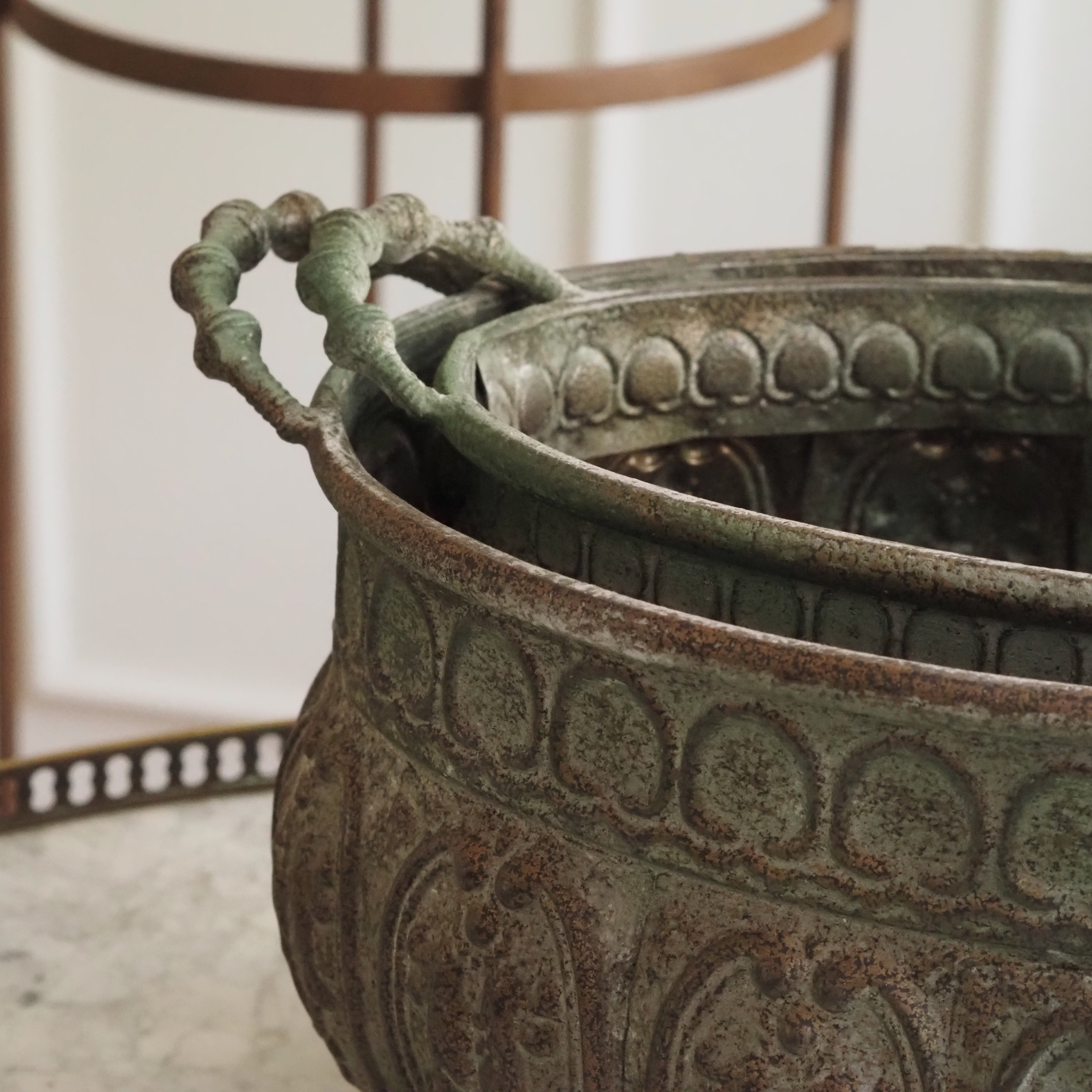 Blumentopf 2er Set aus Metall · historisierende Gartenform mit Patina