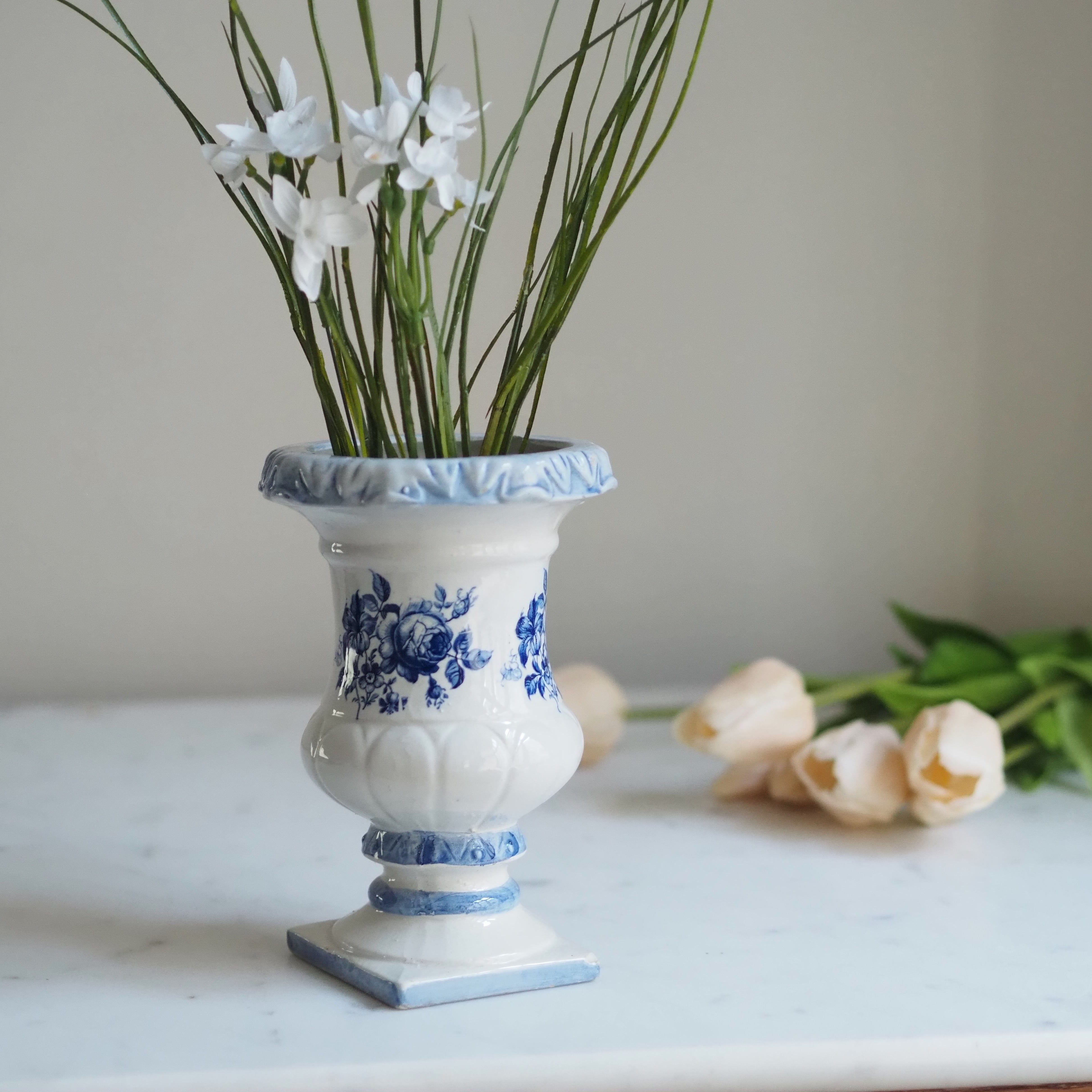 Vase Pokal · Blau Weiß · klassizistisch inspiriert