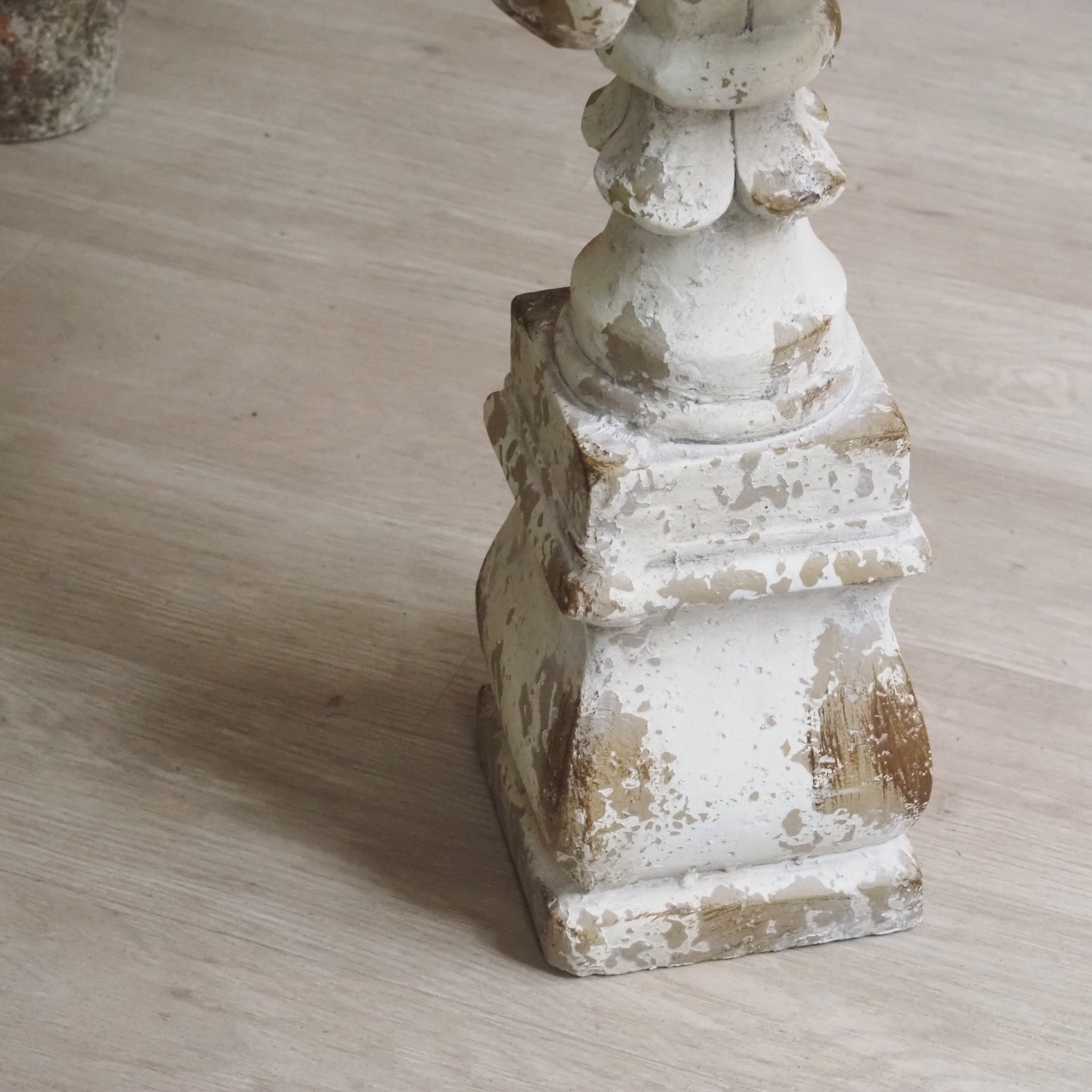 Steinguss · Fleur-de-Lis Zierobjekt · Säule · architektonisches Dekorelement