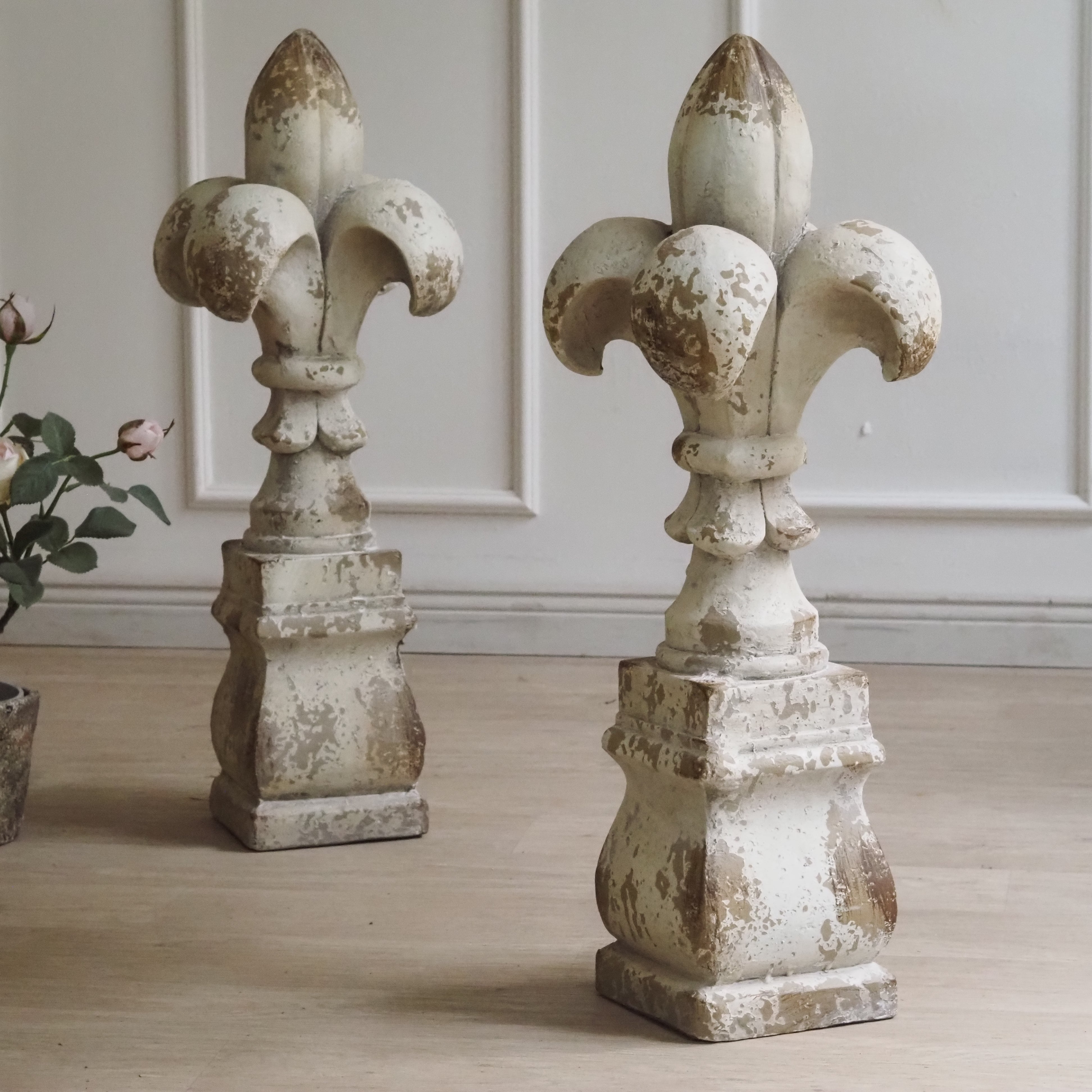 Steinguss · Fleur-de-Lis Zierobjekt · Säule · architektonisches Dekorelement