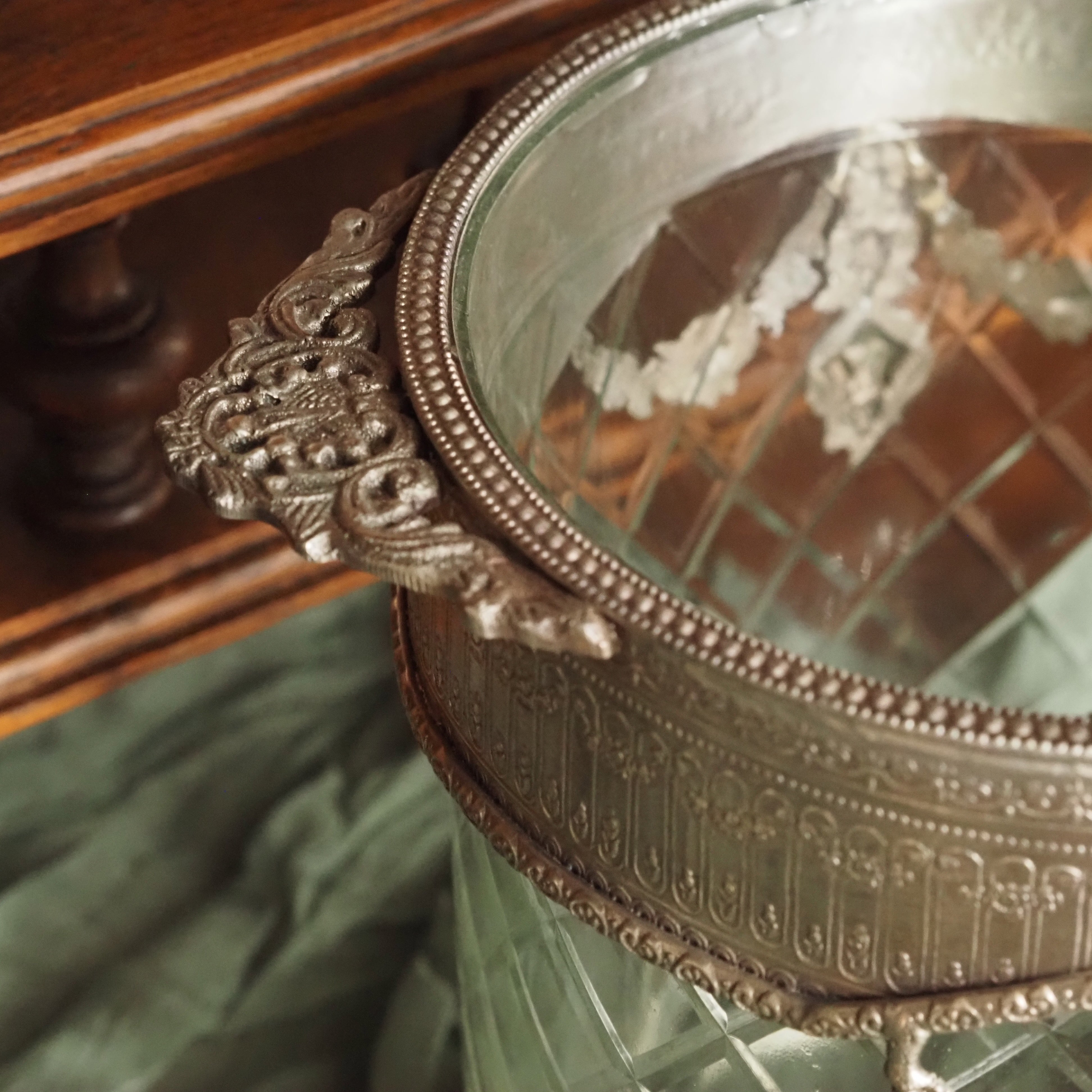 Glaswindlicht / Eisschale · historisierend · Metallmontage ornamental