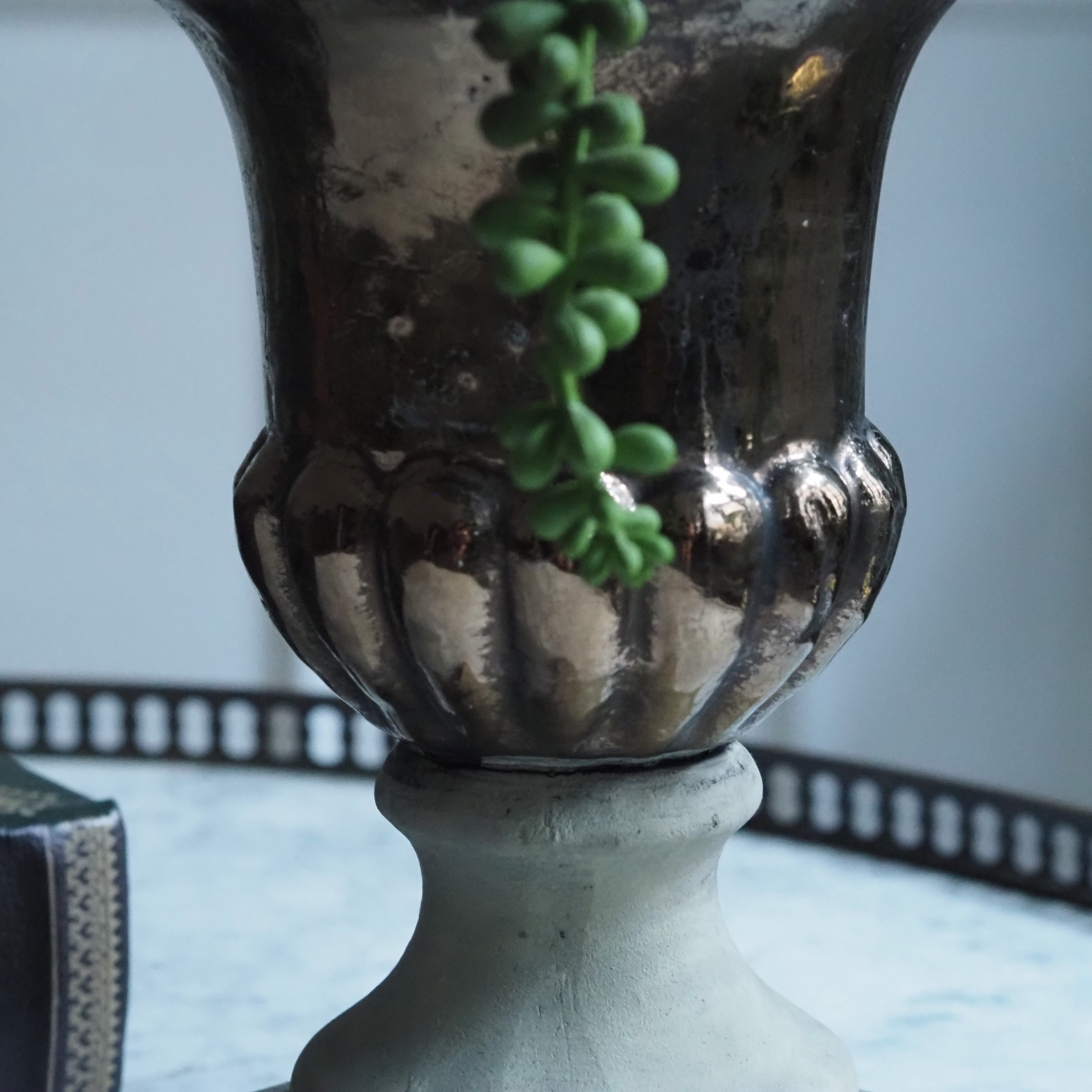 Schale auf Fuß Bronze · Pokalschale aus Steingut in Medici-Form