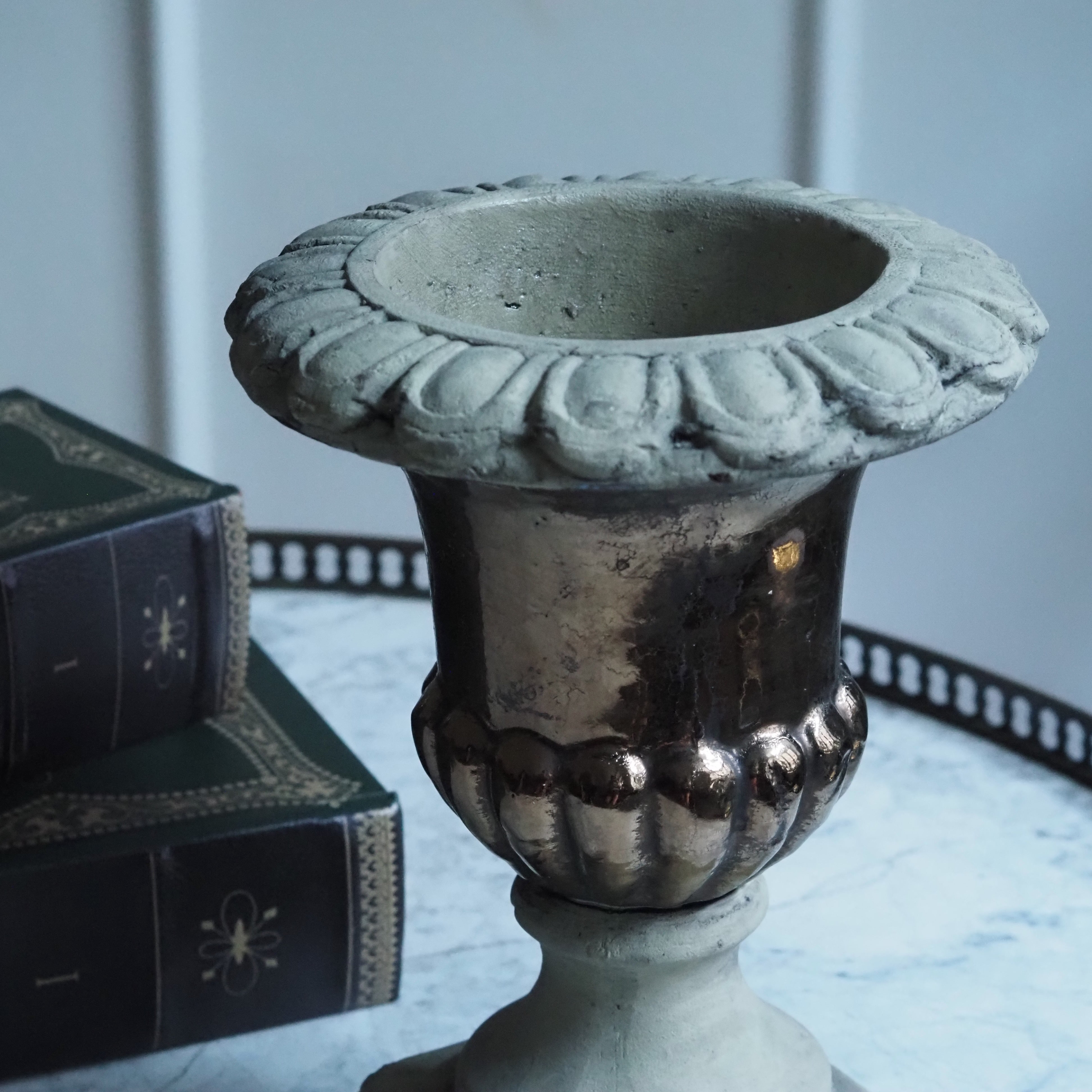 Schale auf Fuß Bronze · Pokalschale aus Steingut in Medici-Form