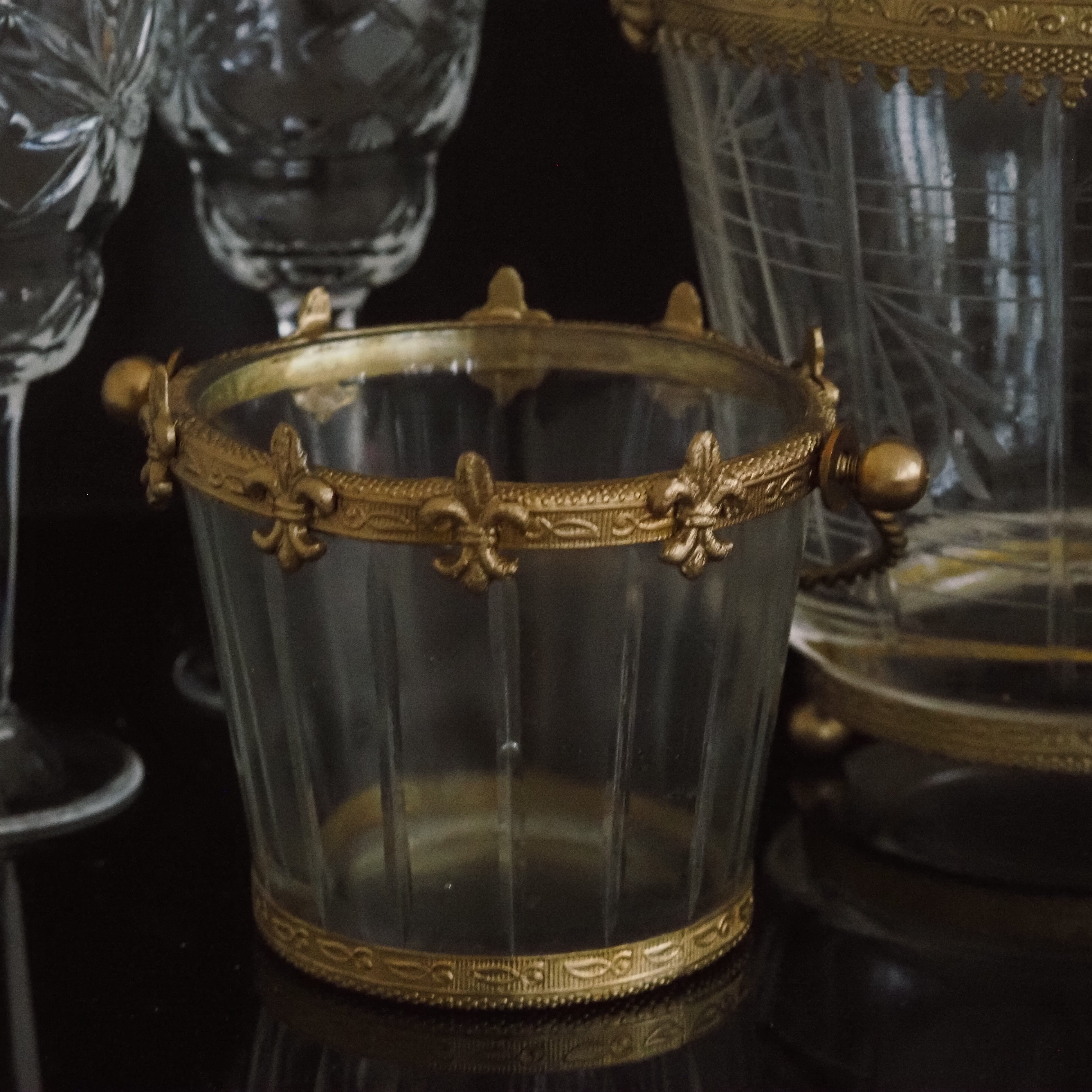 Glaswindlicht · historisierend inspiriert mit Metallfassung und Griff