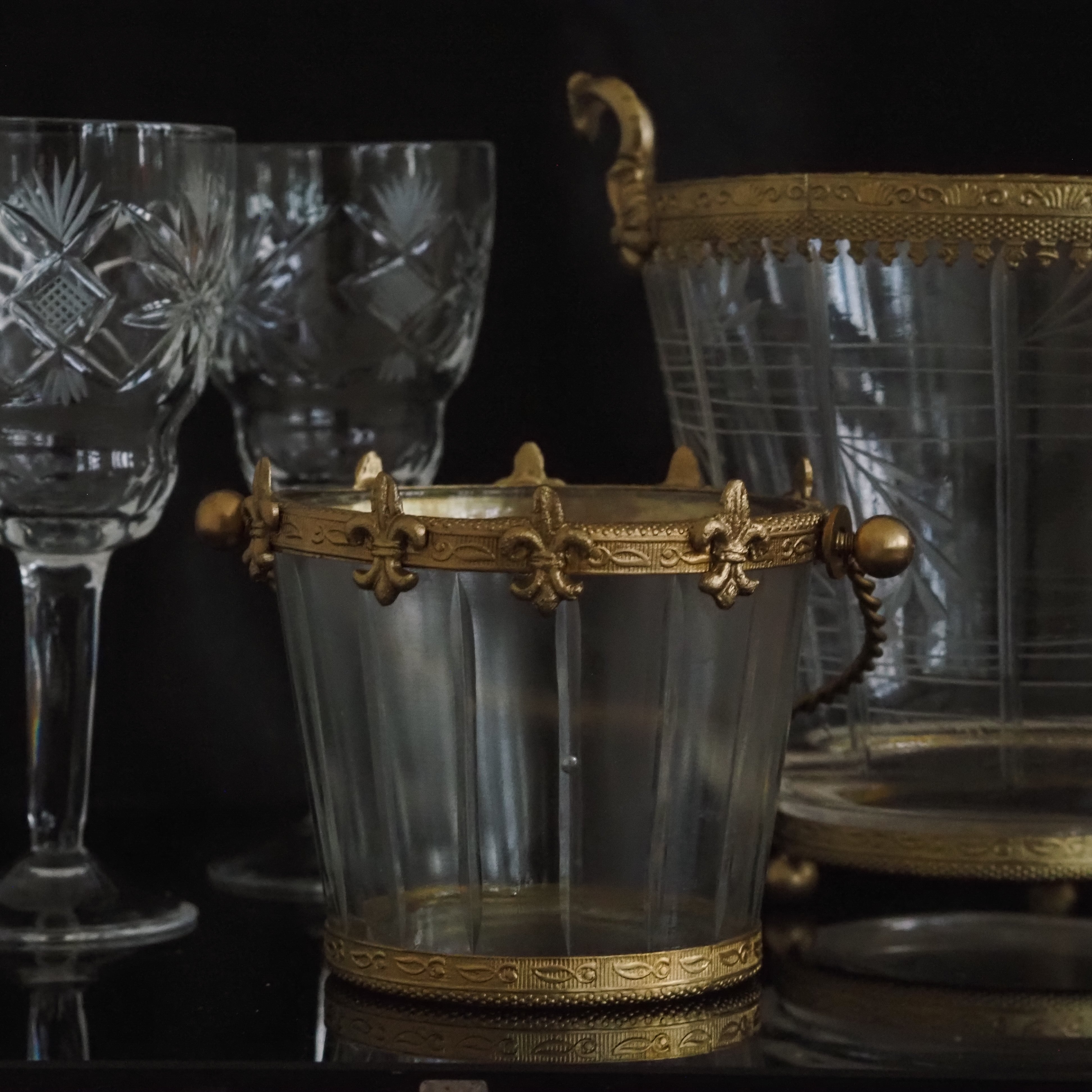 Glaswindlicht · historisierend inspiriert mit Metallfassung und Griff