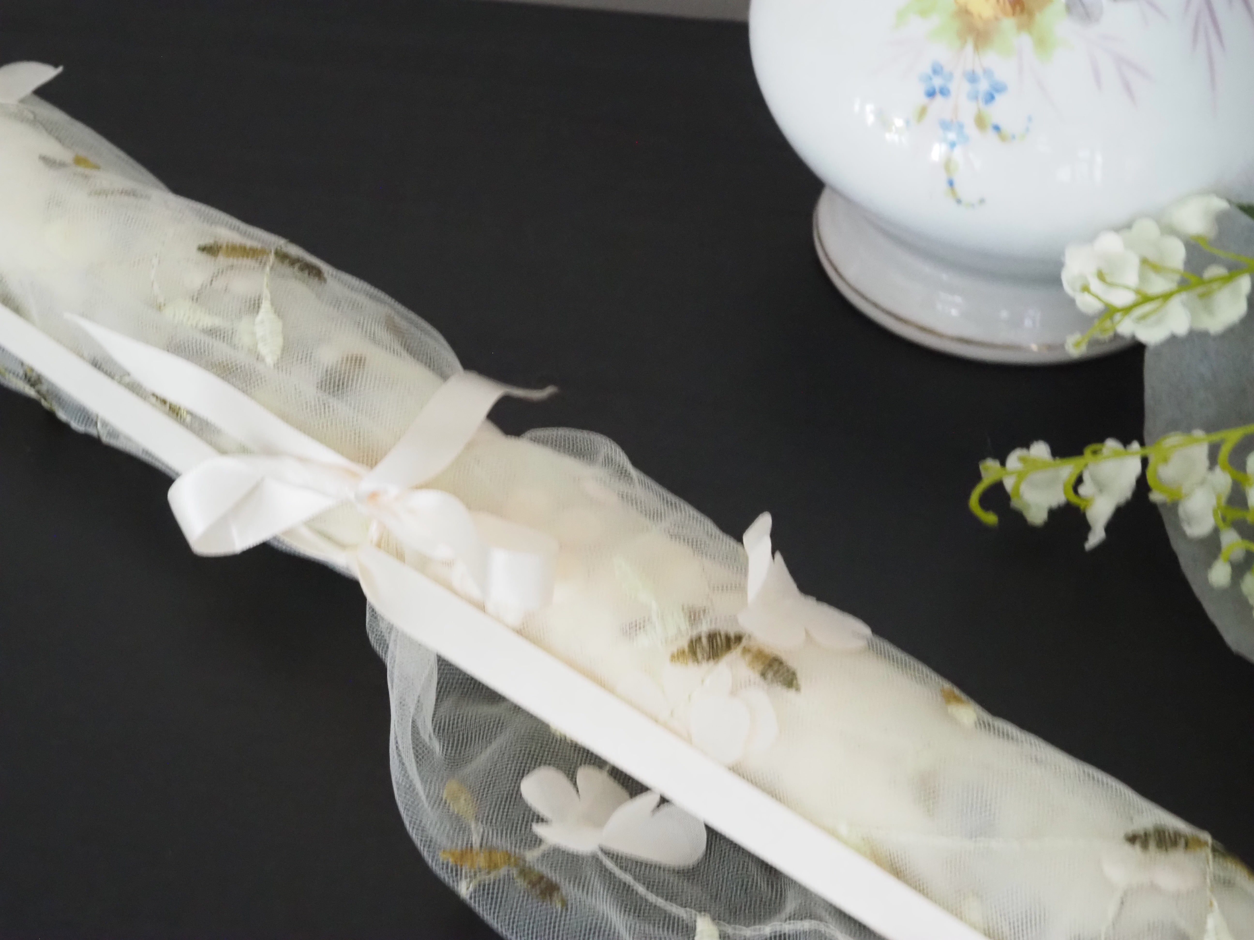 Dekostoff Bohemien · transparenter Stickstoff mit floraler Applikation