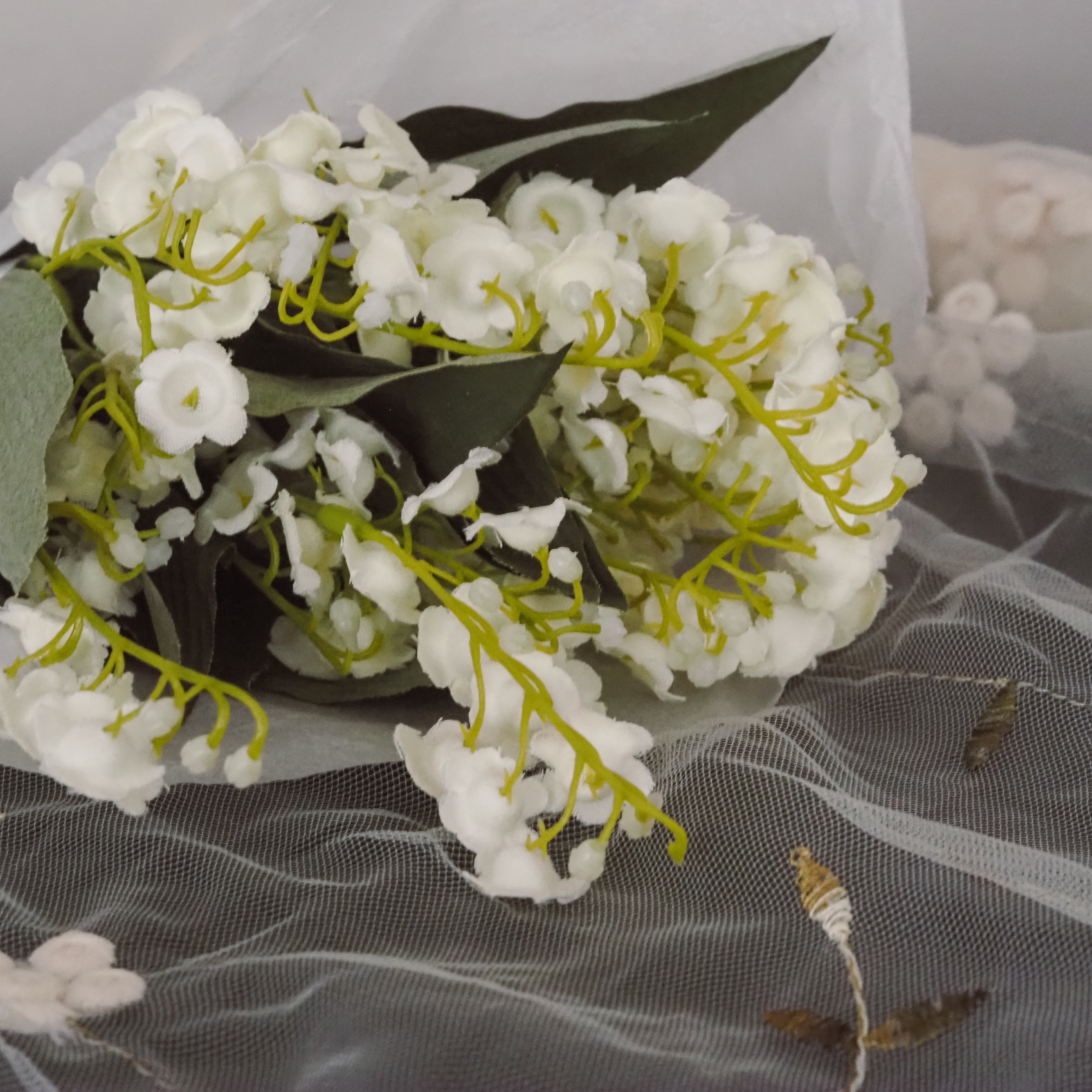 Maiglöckchen Bund · nostalgisch inspirierter Dekostrauß mit Seidenpapier, Frühling