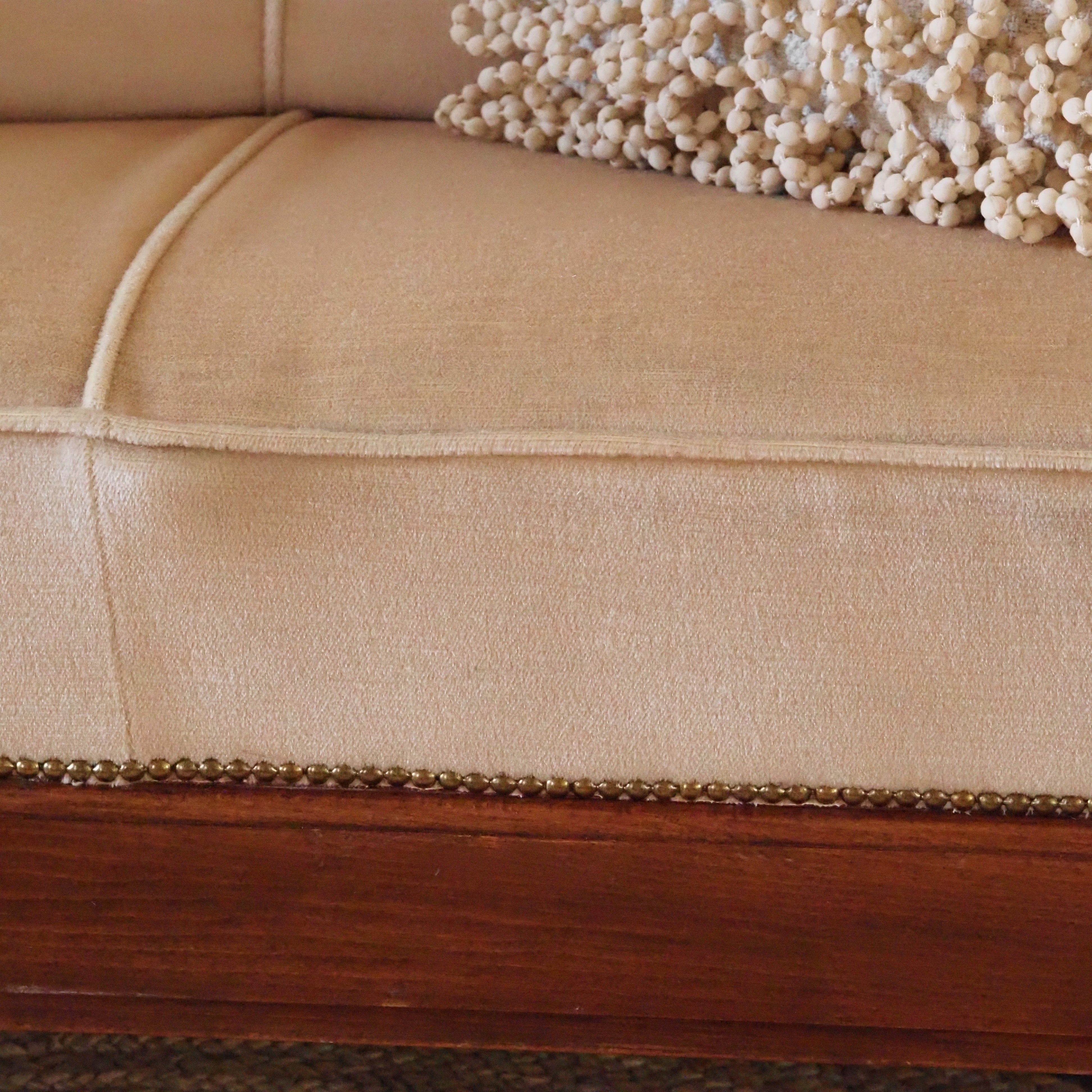 Art Déco Sofa Zweisitzer um 1930 mit geschwungenen Armlehnen
