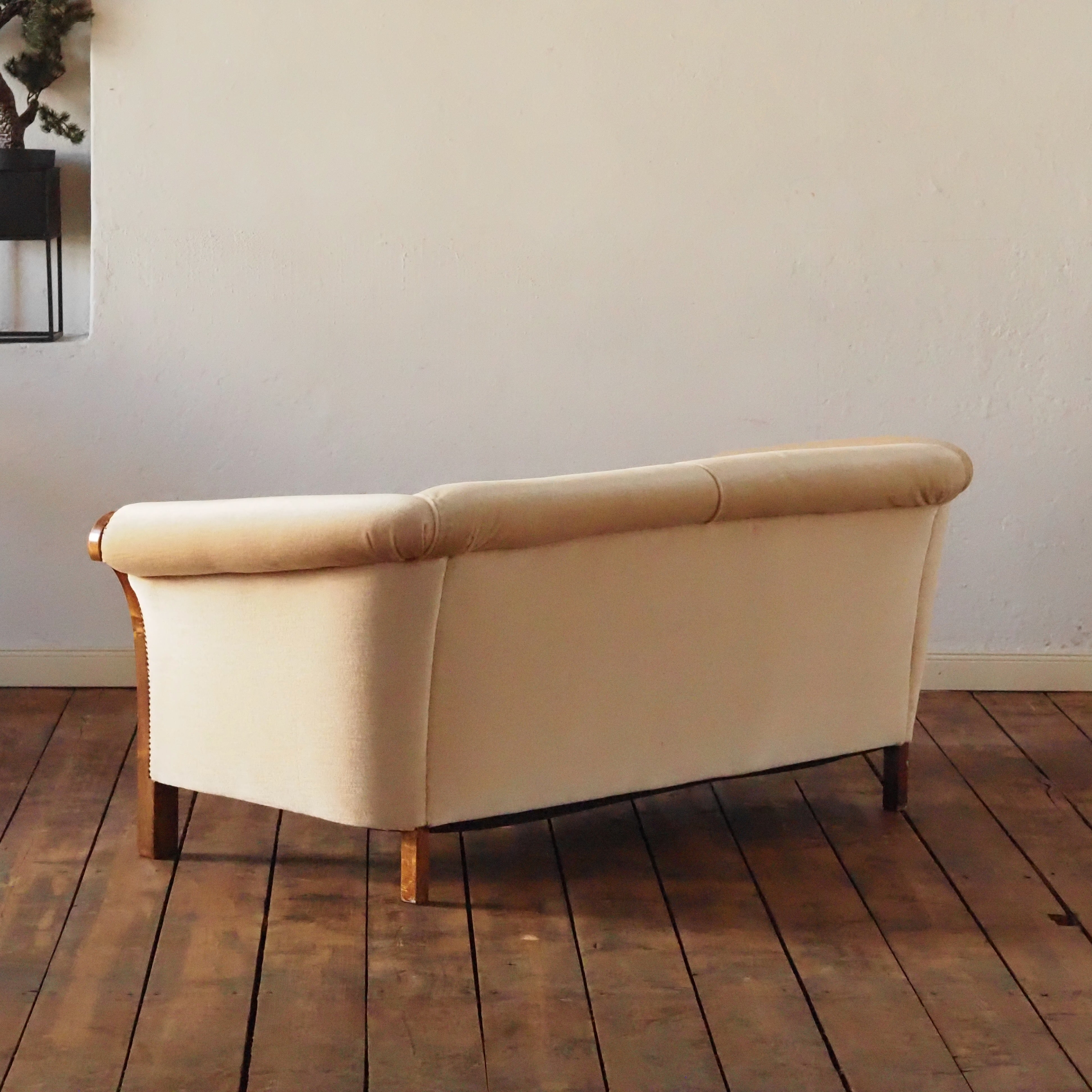 Art Déco Sofa Zweisitzer um 1930 mit geschwungenen Armlehnen