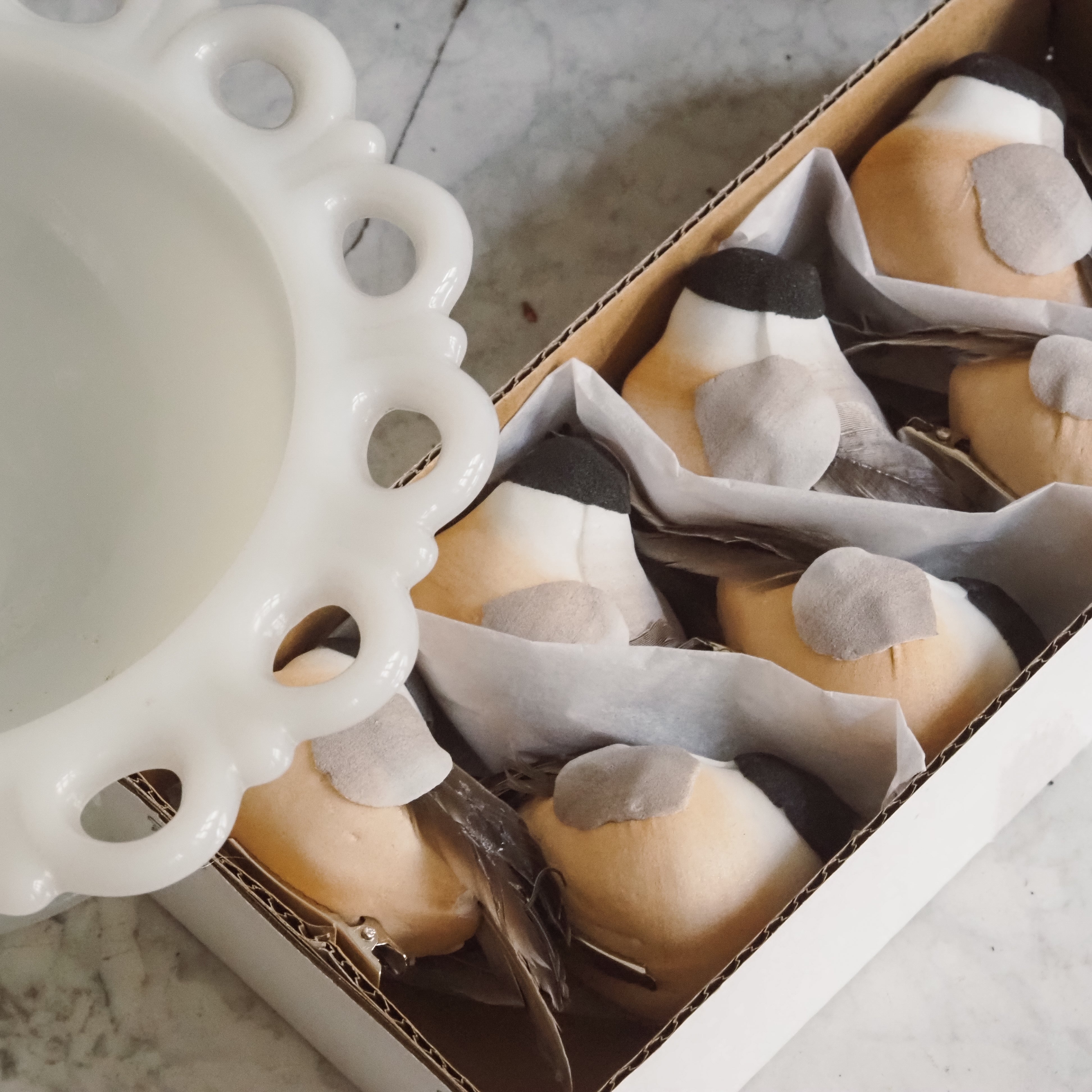 Dekorationsvögel mit Clip · Naturinspirierte Frühlingsdekoration, Kunstvogel
