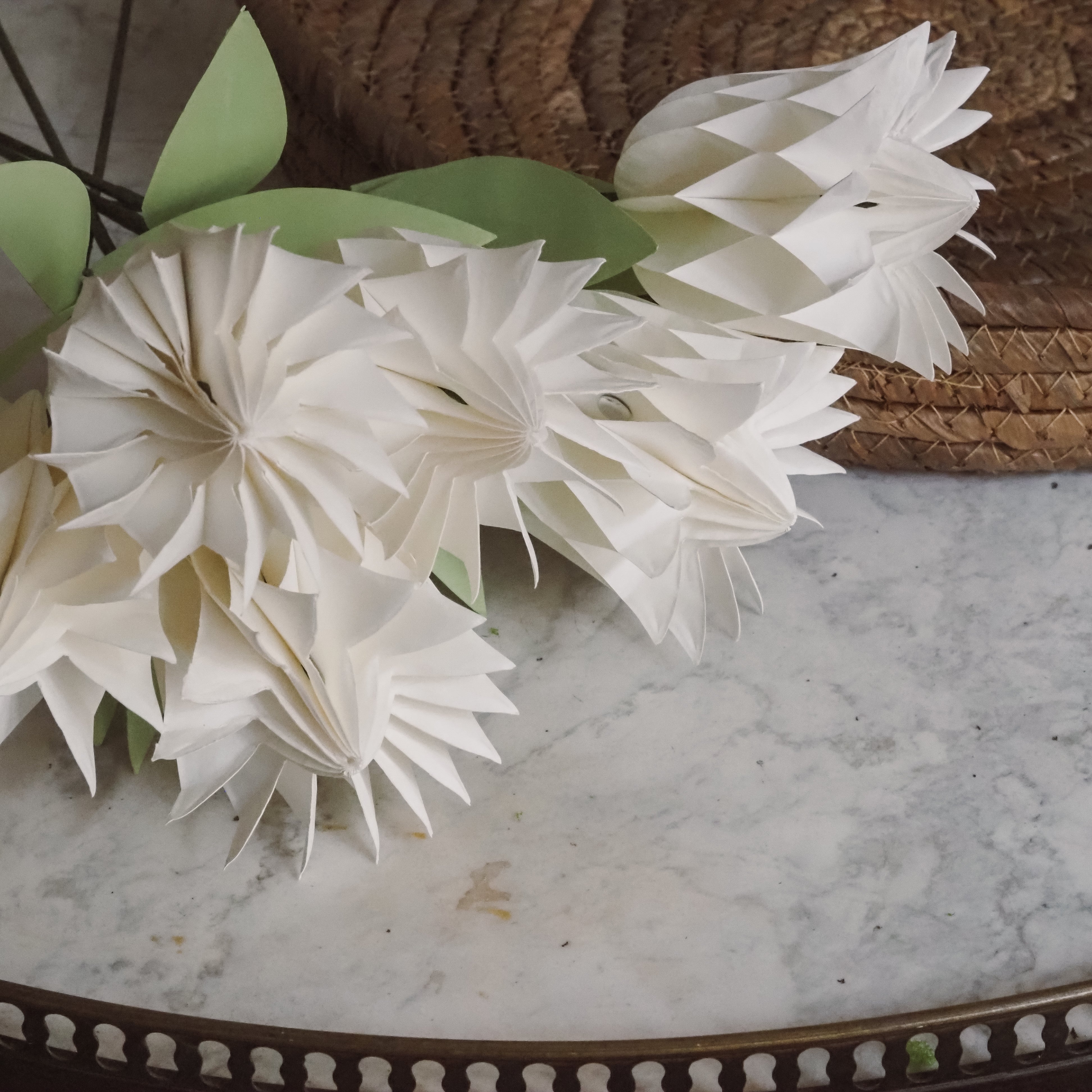 Papiertulpe in Weiß · Faltblüte mit Magnetverschluss / Frühlingsdeko