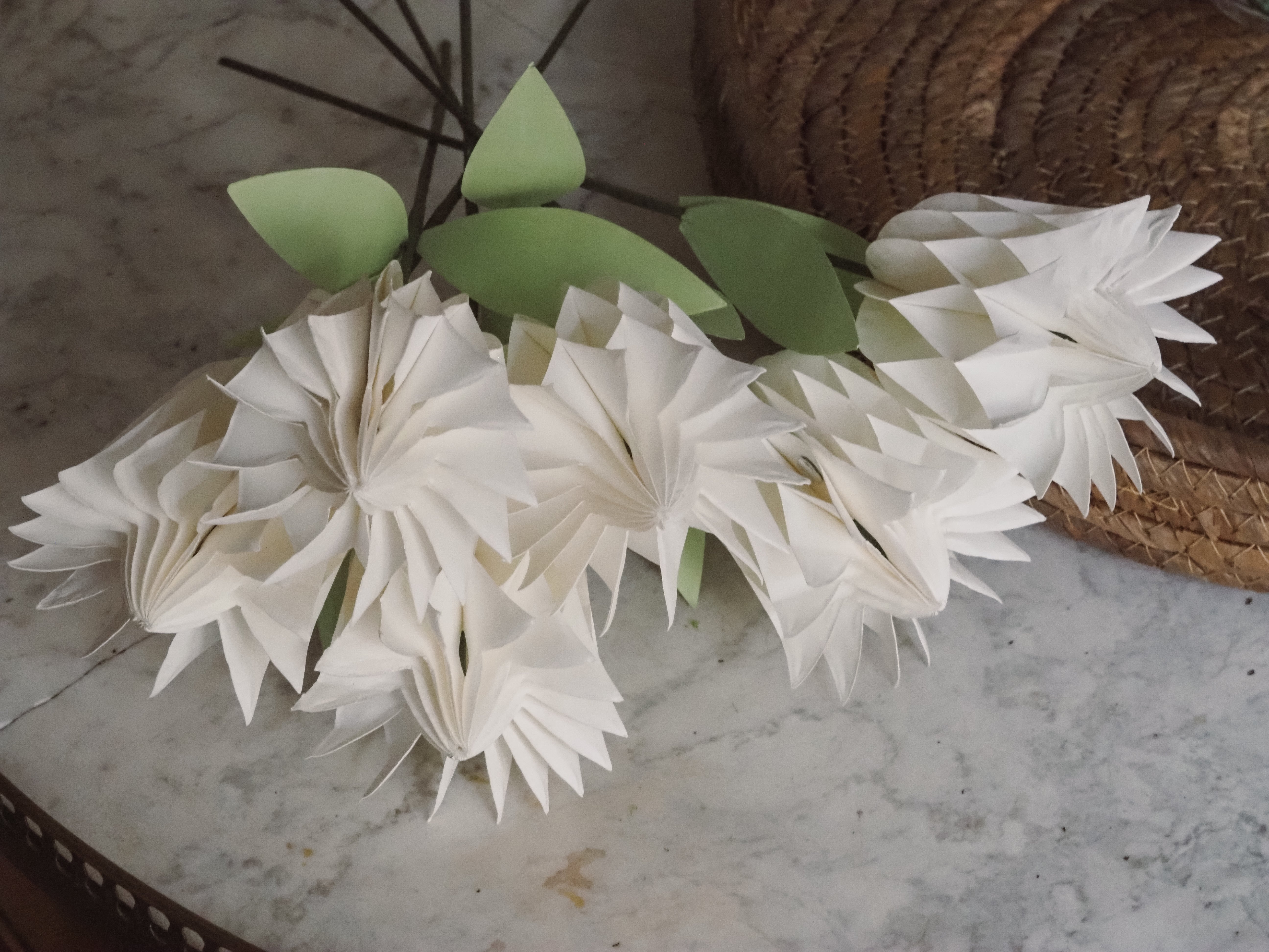 Papiertulpe in Weiß · Faltblüte mit Magnetverschluss / Frühlingsdeko