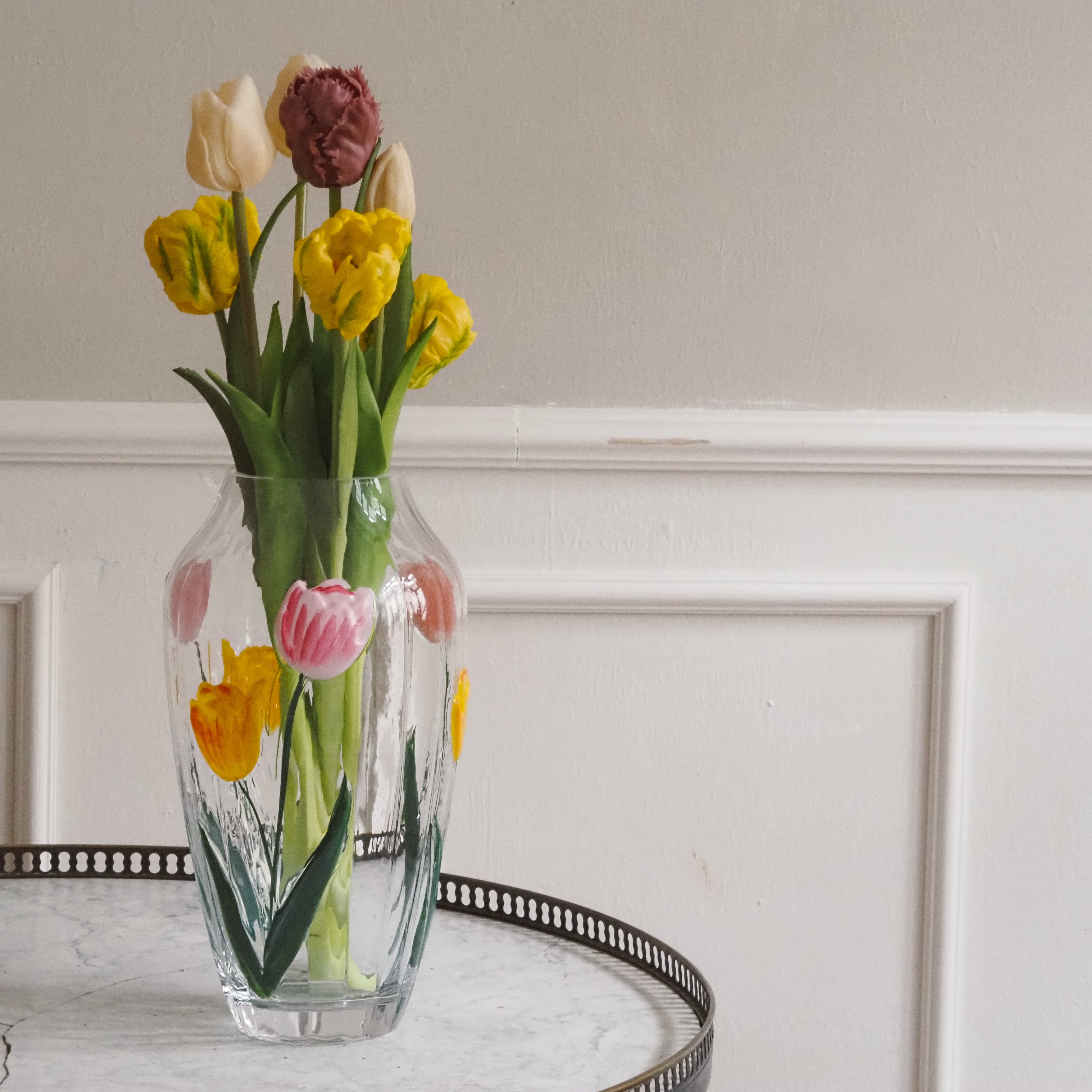 Glasvase mit Tulpenmotiv / Große Blumenvase Klarglas
