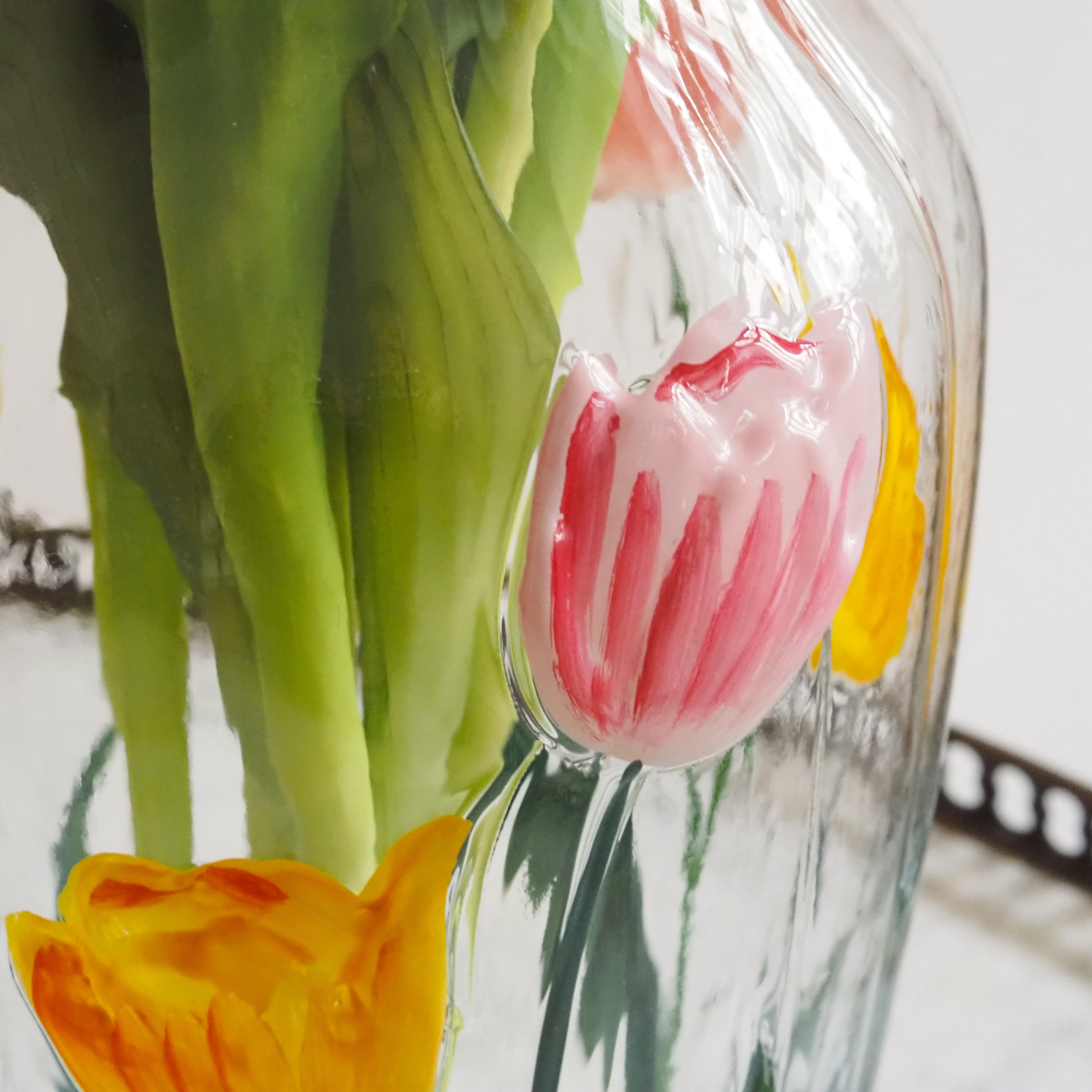 Glasvase mit Tulpenmotiv / Große Blumenvase Klarglas