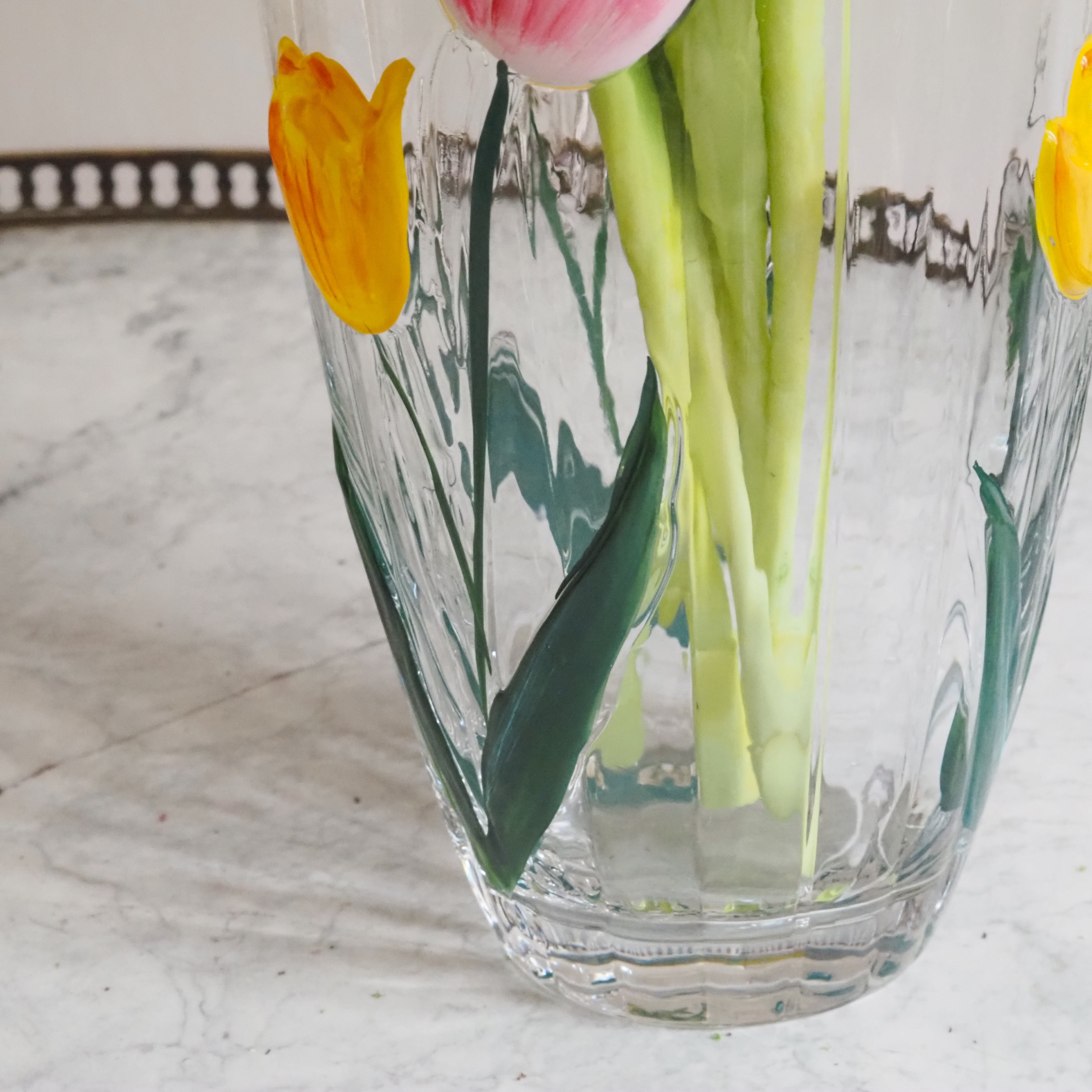 Glasvase mit Tulpenmotiv / Große Blumenvase Klarglas