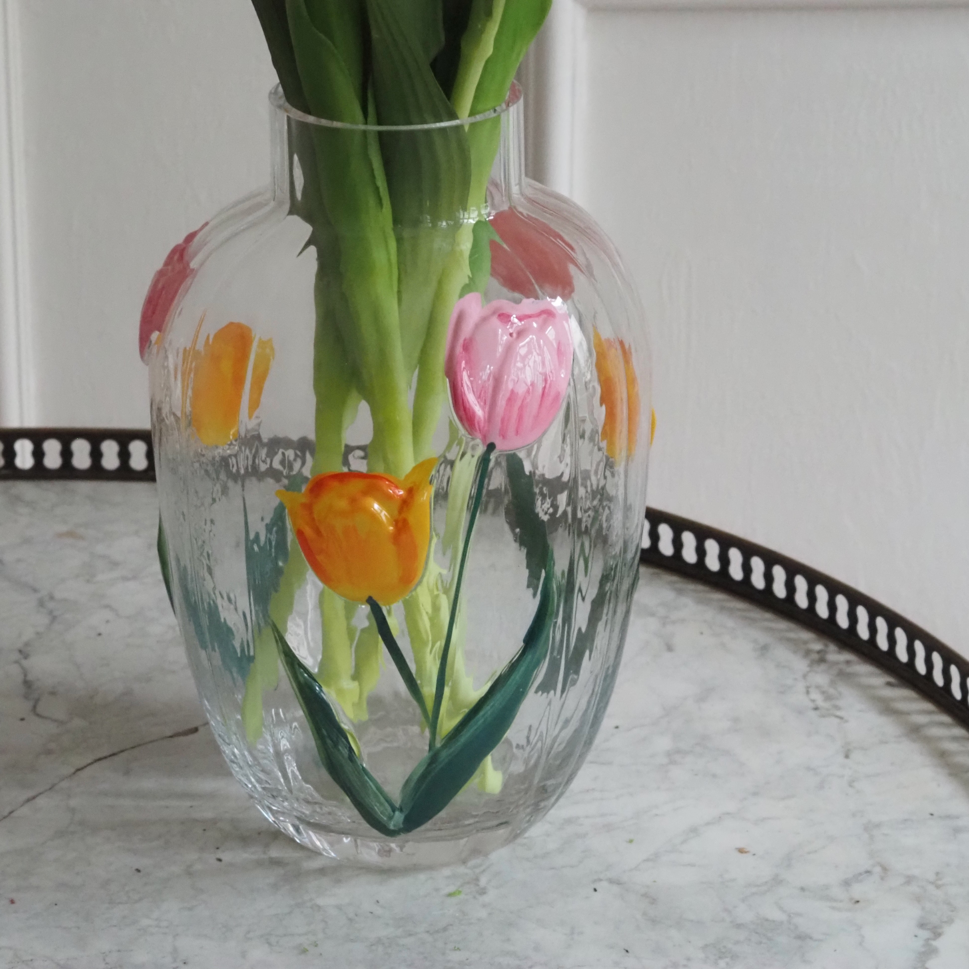 Glasvase mit Tulpenmotiv · handbemalte florale Dekorvase, Blumenvase
