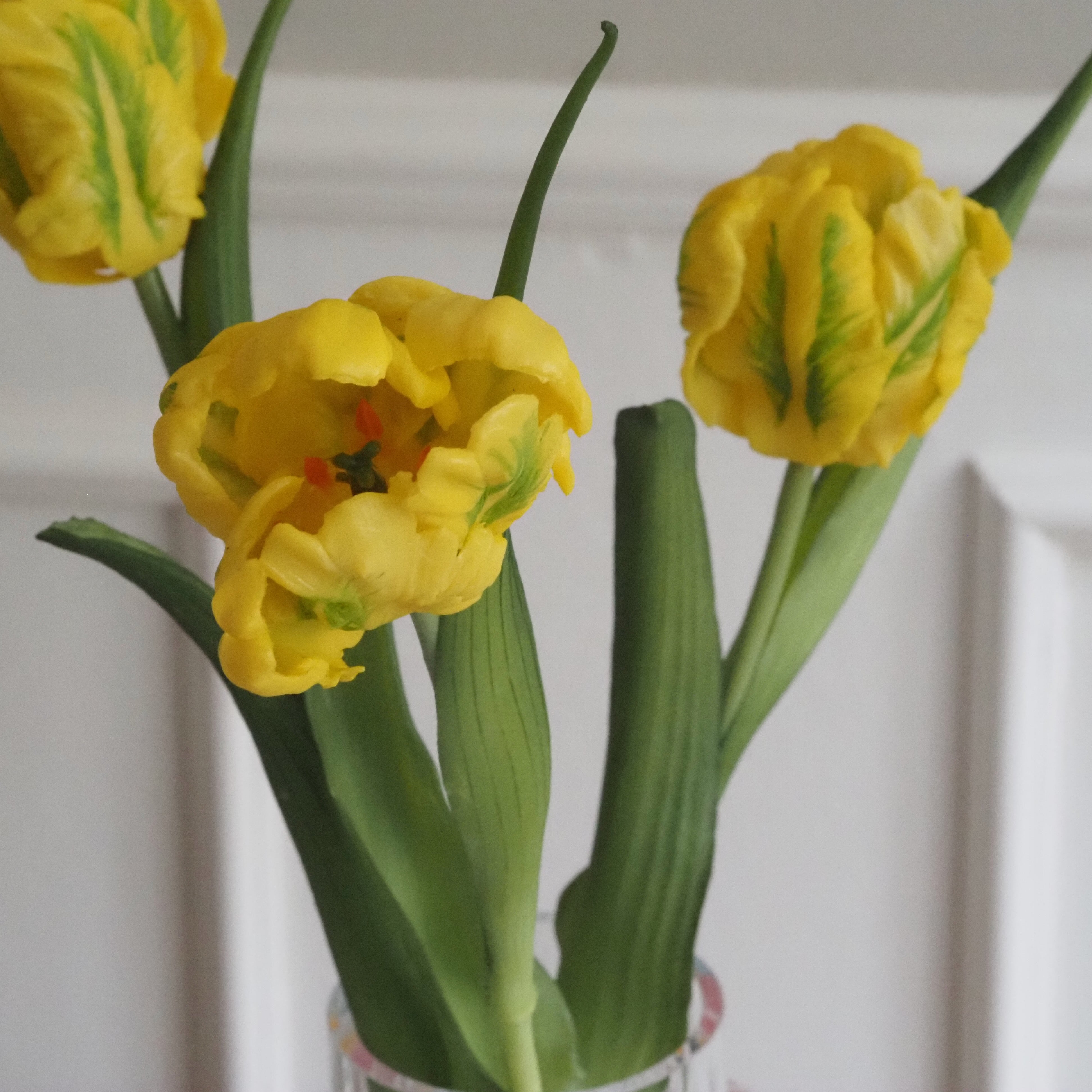 Papagei-Tulpenbund · künstlicher Tulpenzweig