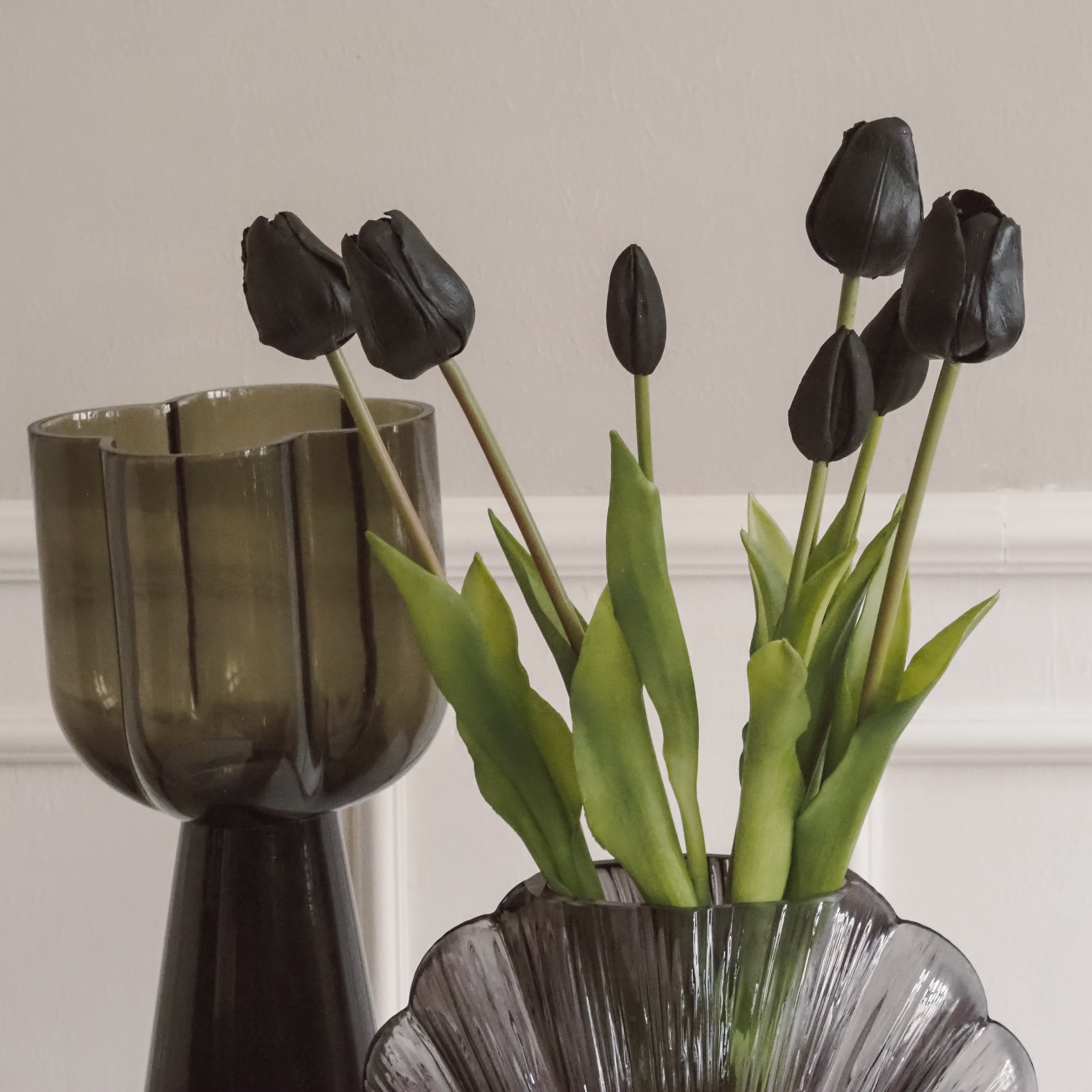 Tulpenbund in schwarz · Schwarze Kunstblumen Tulpen · 7 Stiele Bund