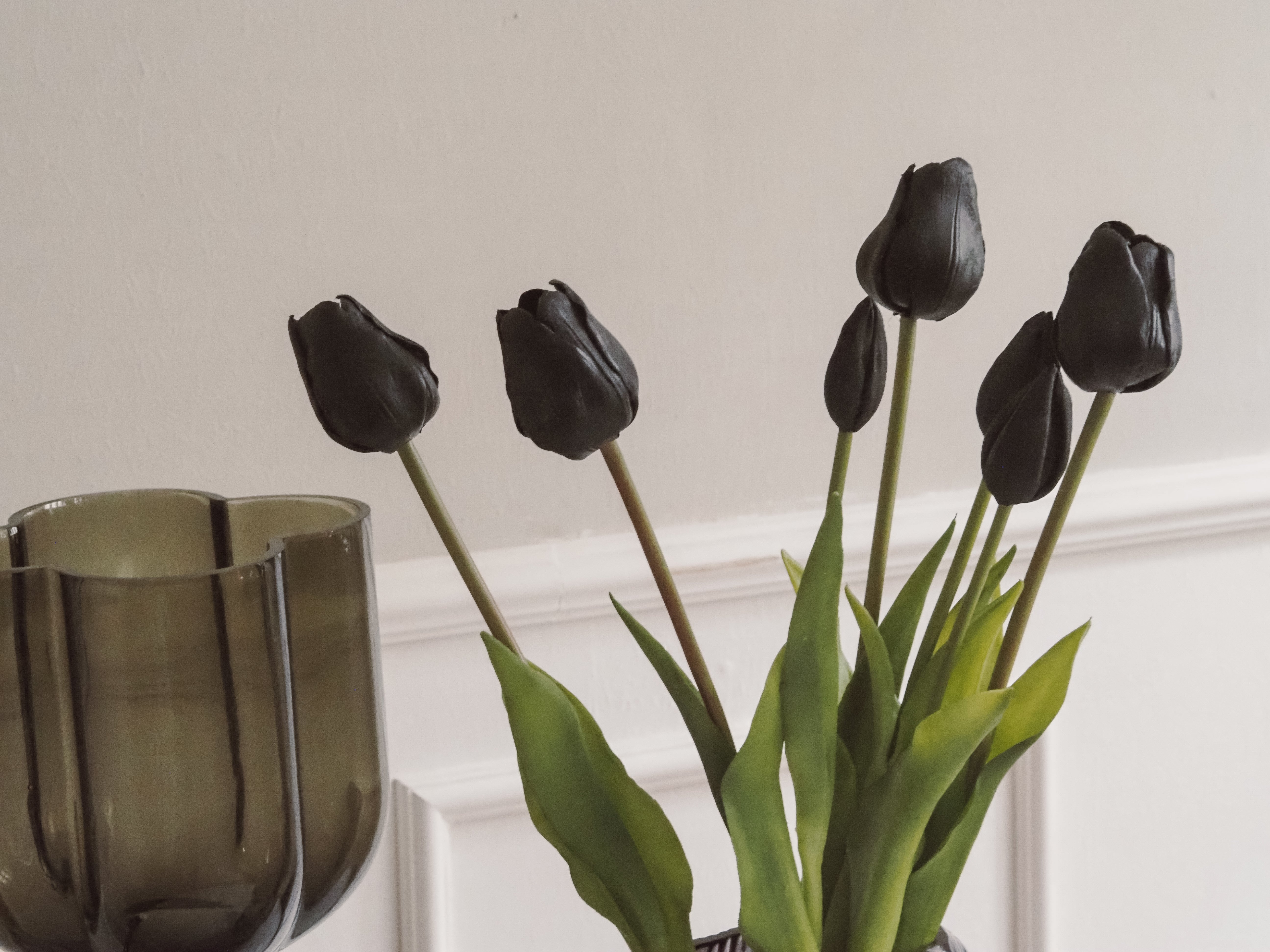 Tulpenbund in schwarz · Schwarze Kunstblumen Tulpen · 7 Stiele Bund