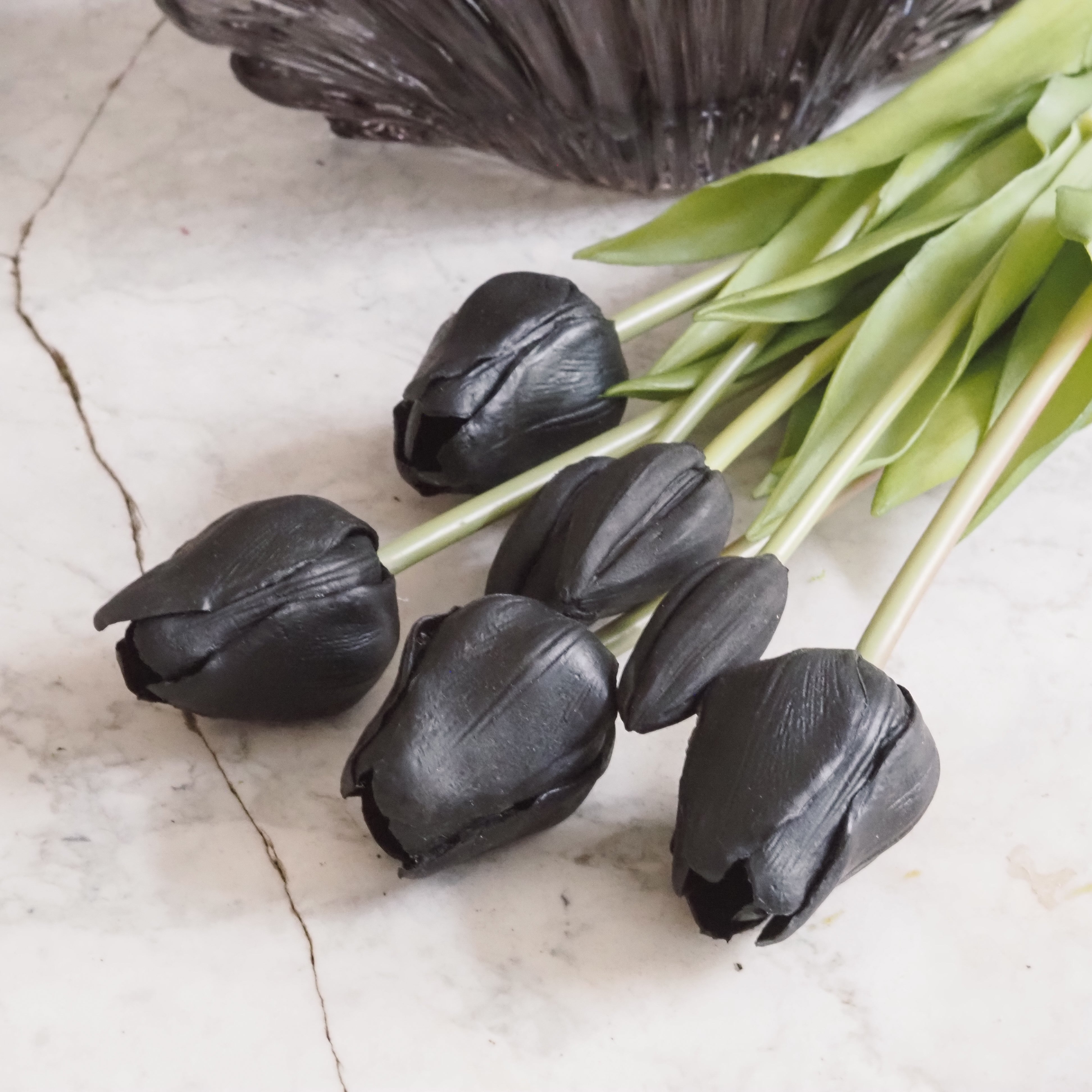 Tulpenbund in schwarz · Schwarze Kunstblumen Tulpen · 7 Stiele Bund